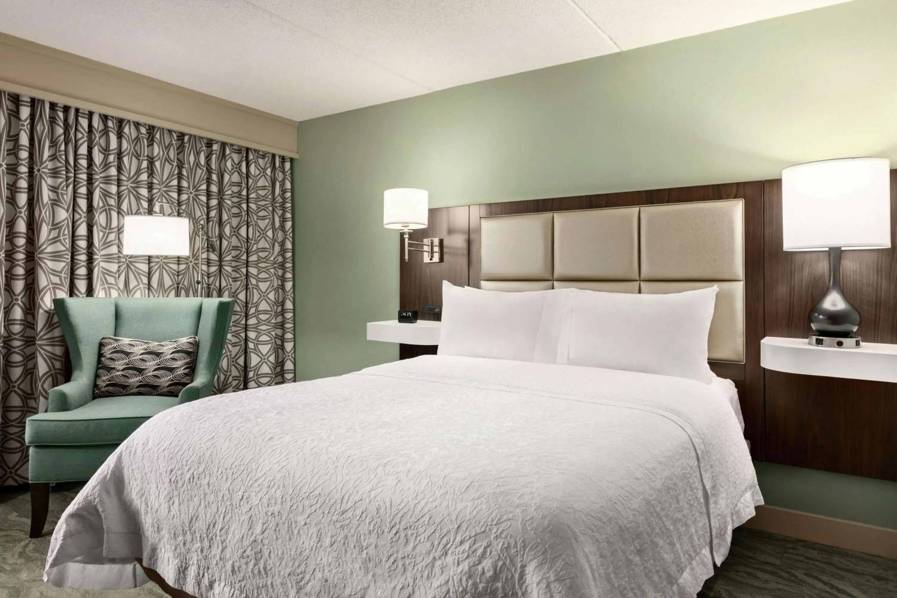 Living room, Bed in Hampton Inn Richmond/Ashland