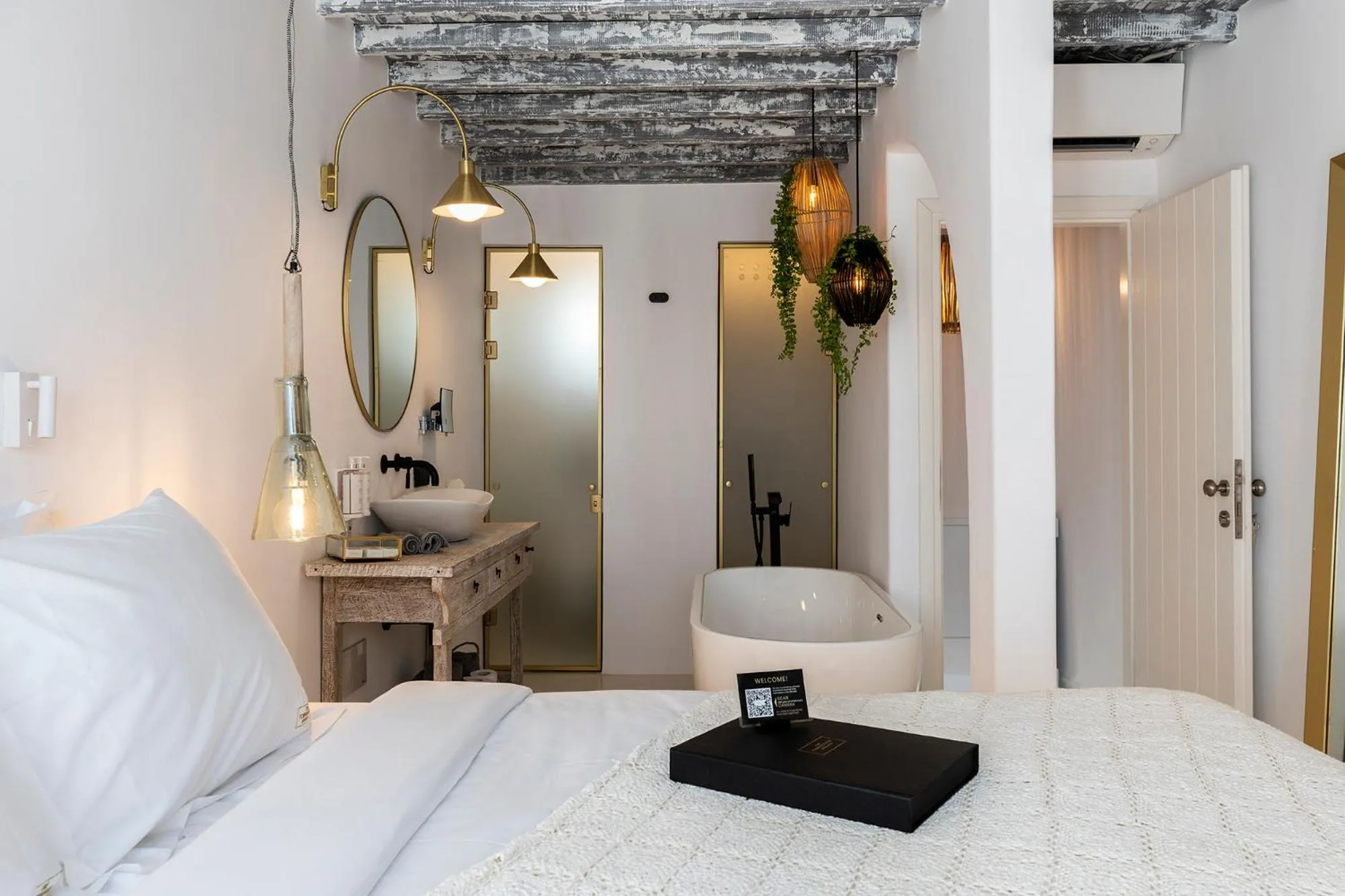 Bed in The TownHouse Mykonos