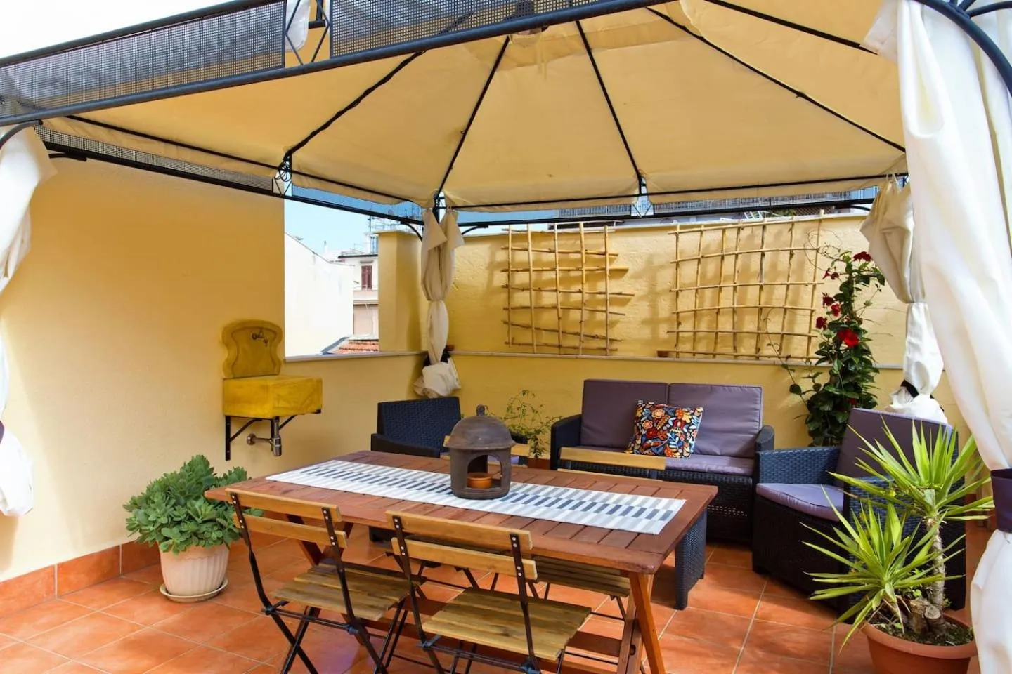 Balcony/Terrace in La terrazza del Sole B&B