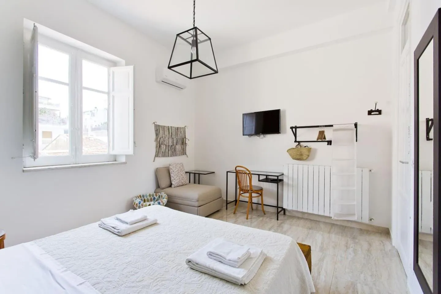 Bedroom, Bed in La terrazza del Sole B&B