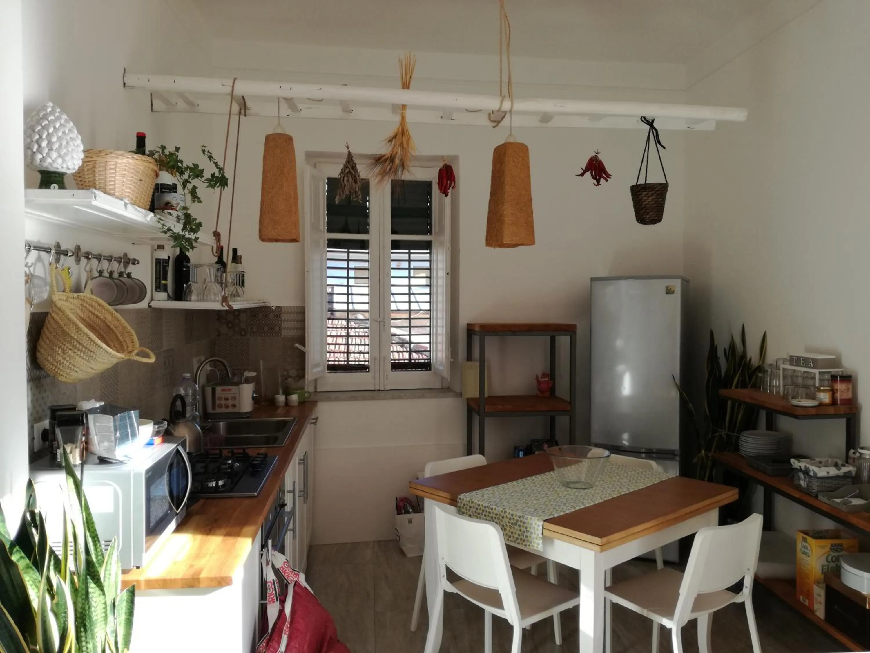Kitchen or kitchenette in La terrazza del Sole B&B