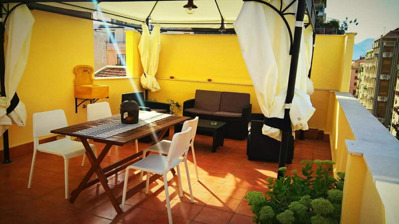 Balcony/Terrace in La terrazza del Sole B&B