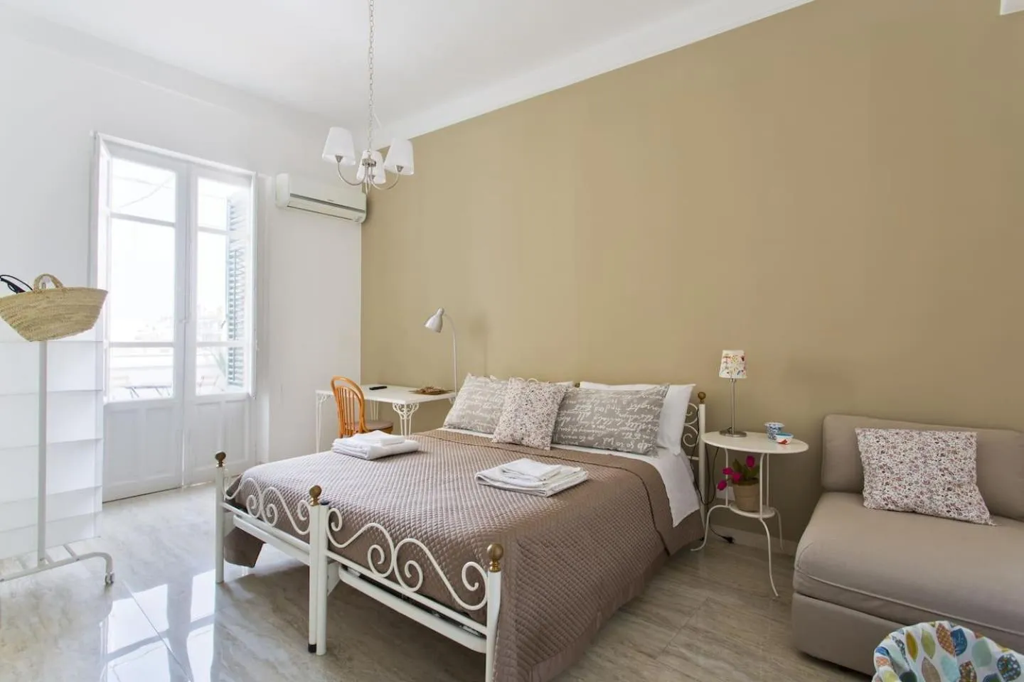 Bedroom, Bed in La terrazza del Sole B&B