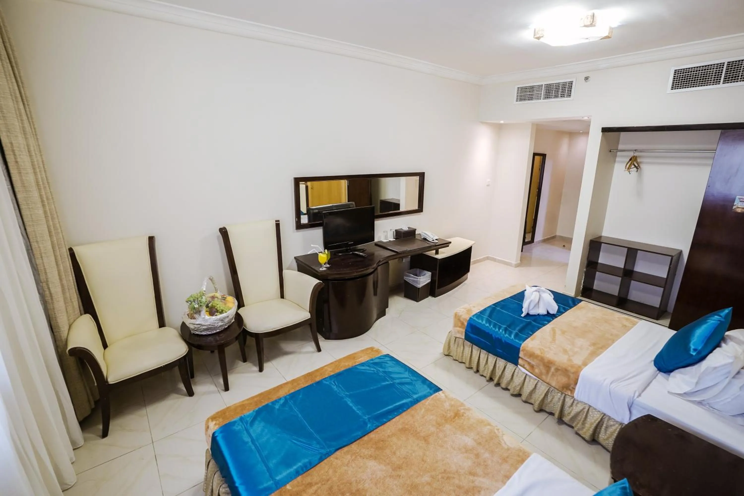 Property building, Bed in Crystal Plaza Hotel