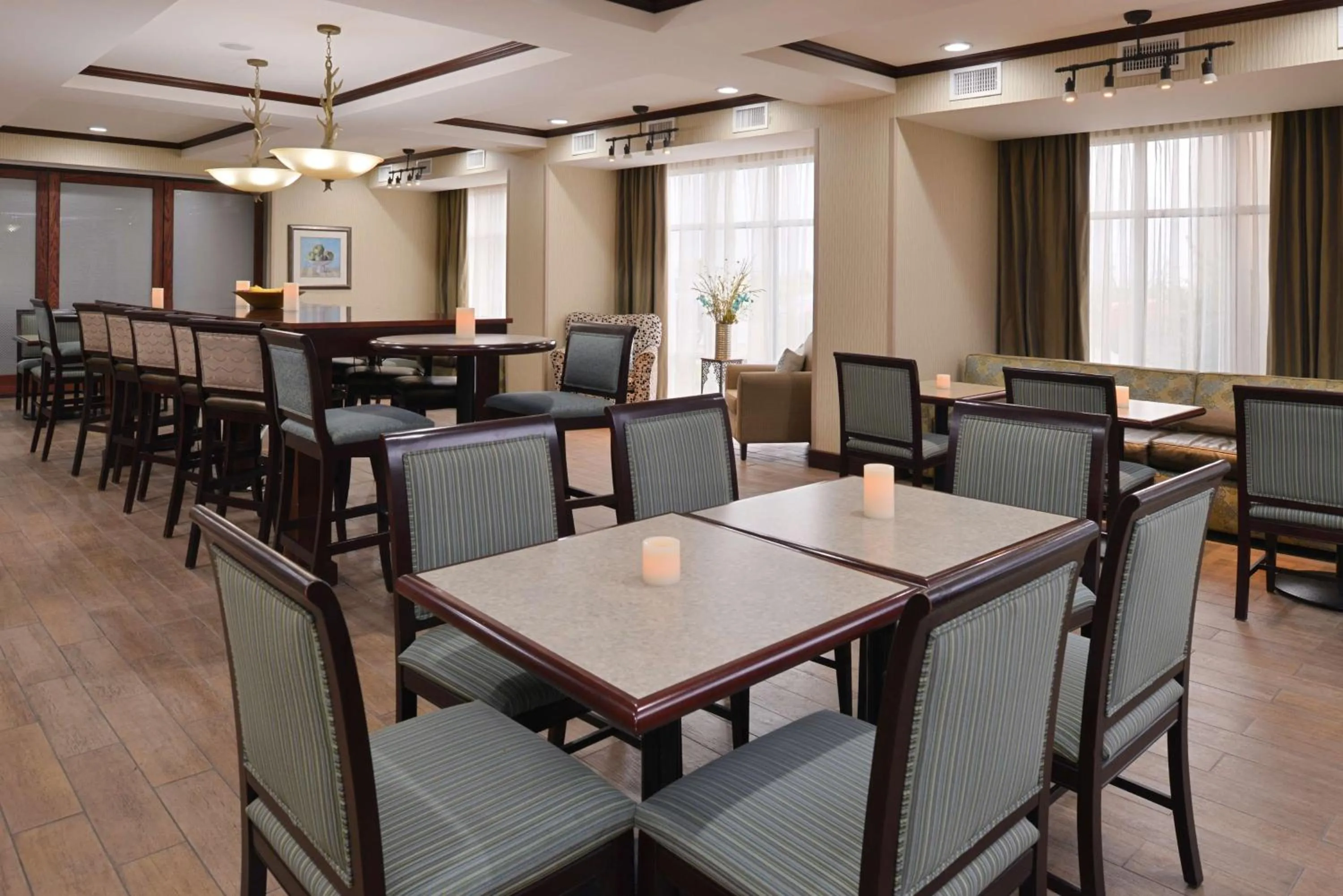 Dining area in Hampton Inn Alpine