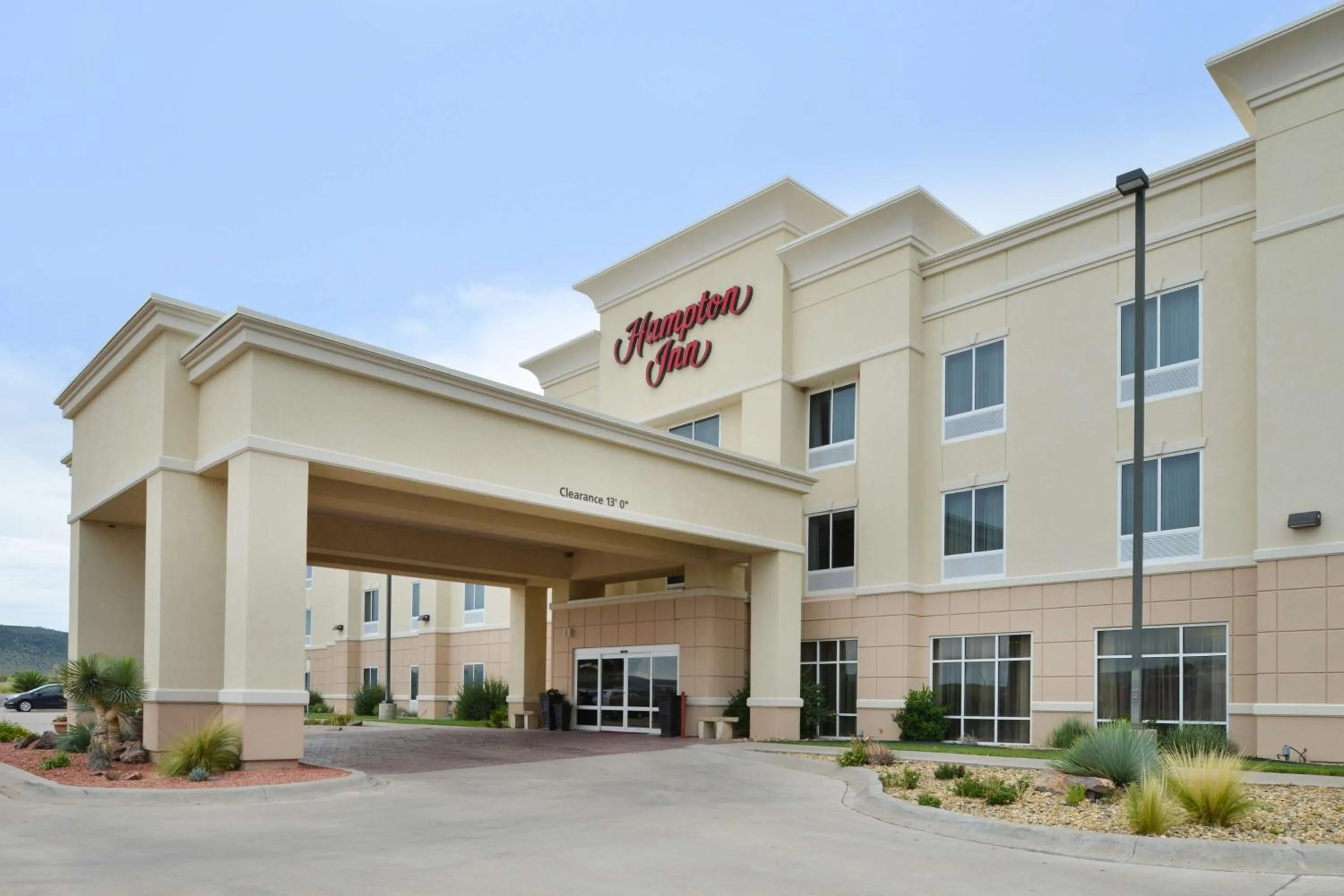 Property building in Hampton Inn Alpine