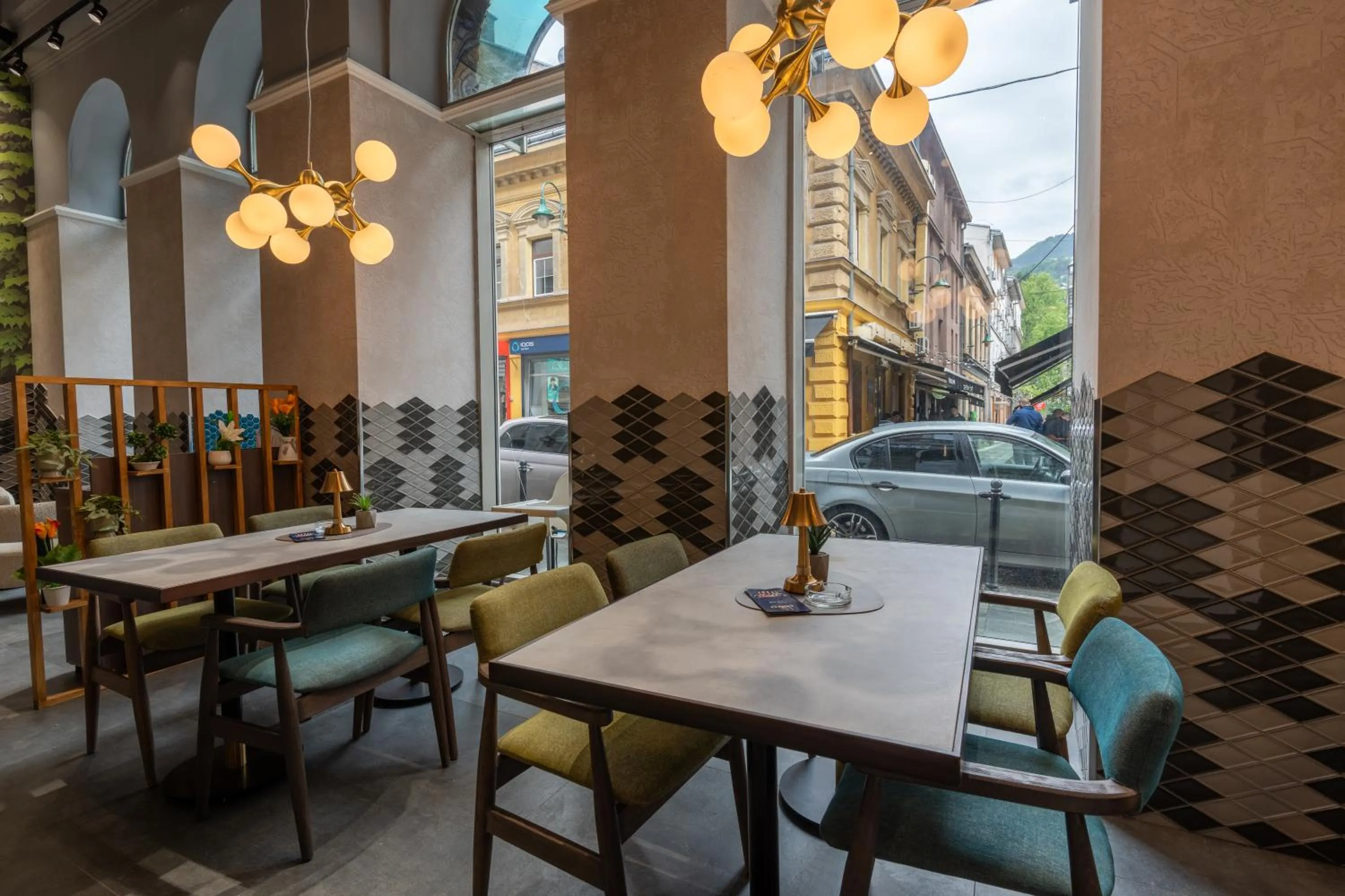 Restaurant/places to eat in Hotel Astra