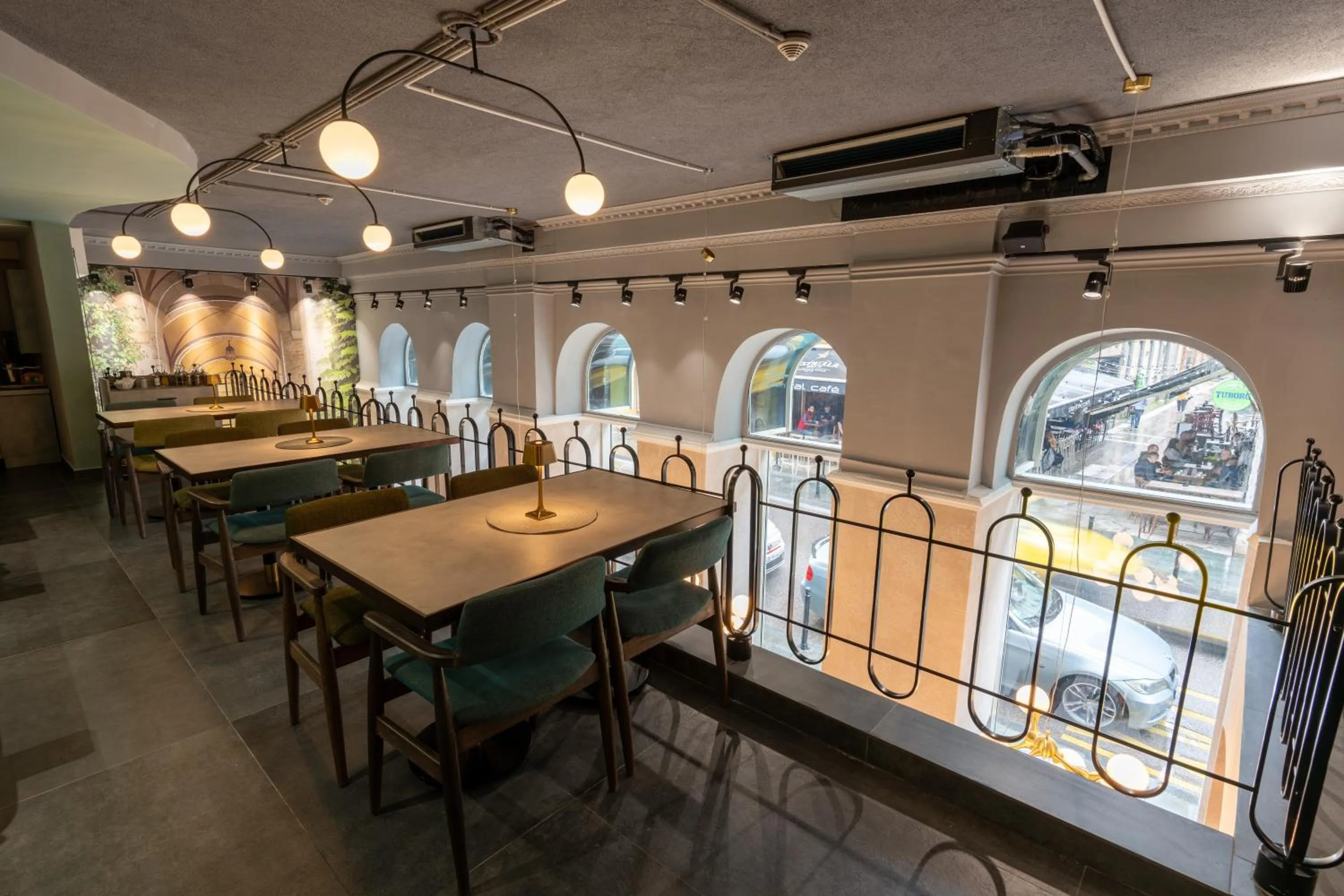 Restaurant/places to eat in Hotel Astra