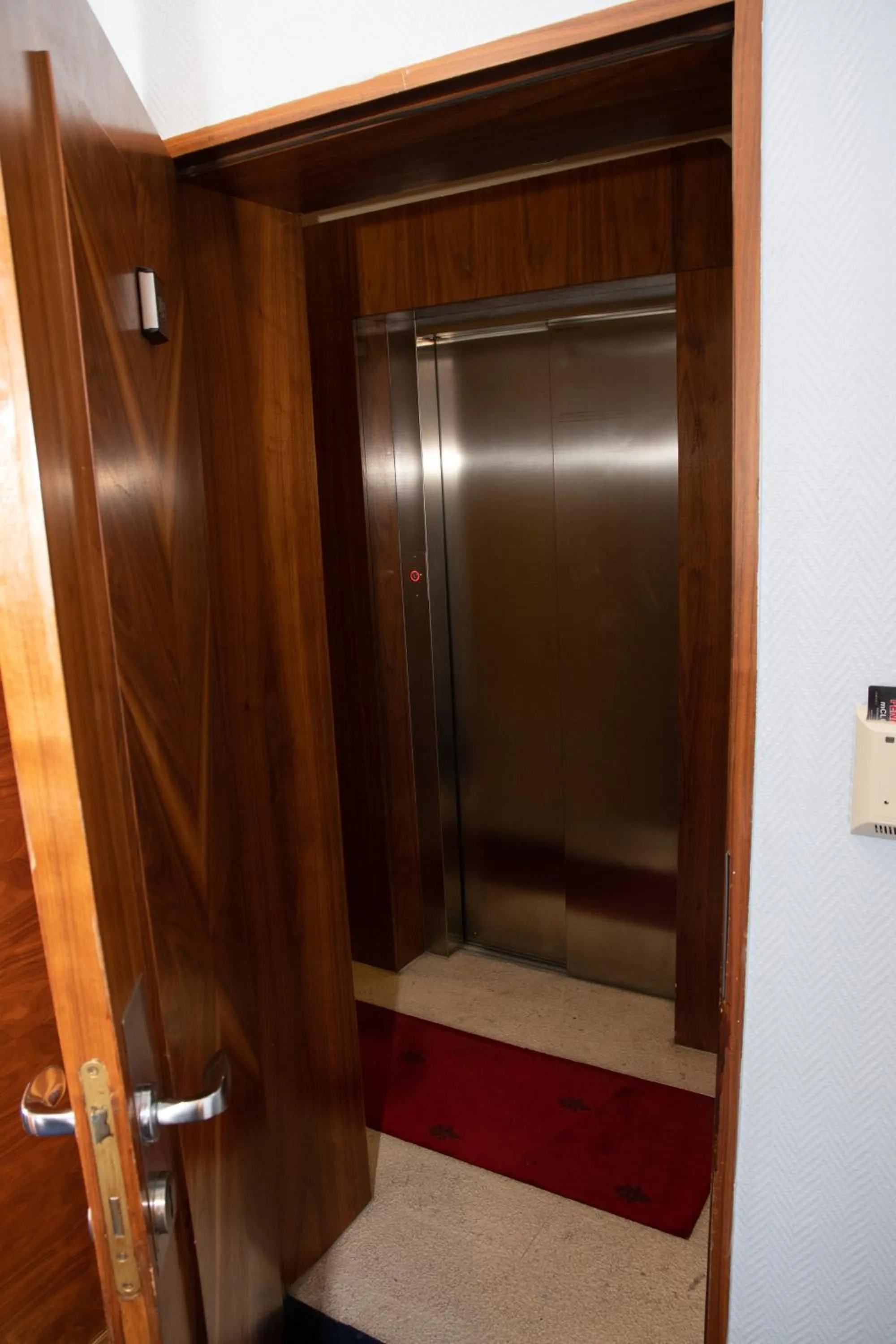 elevator in Hotel Astra