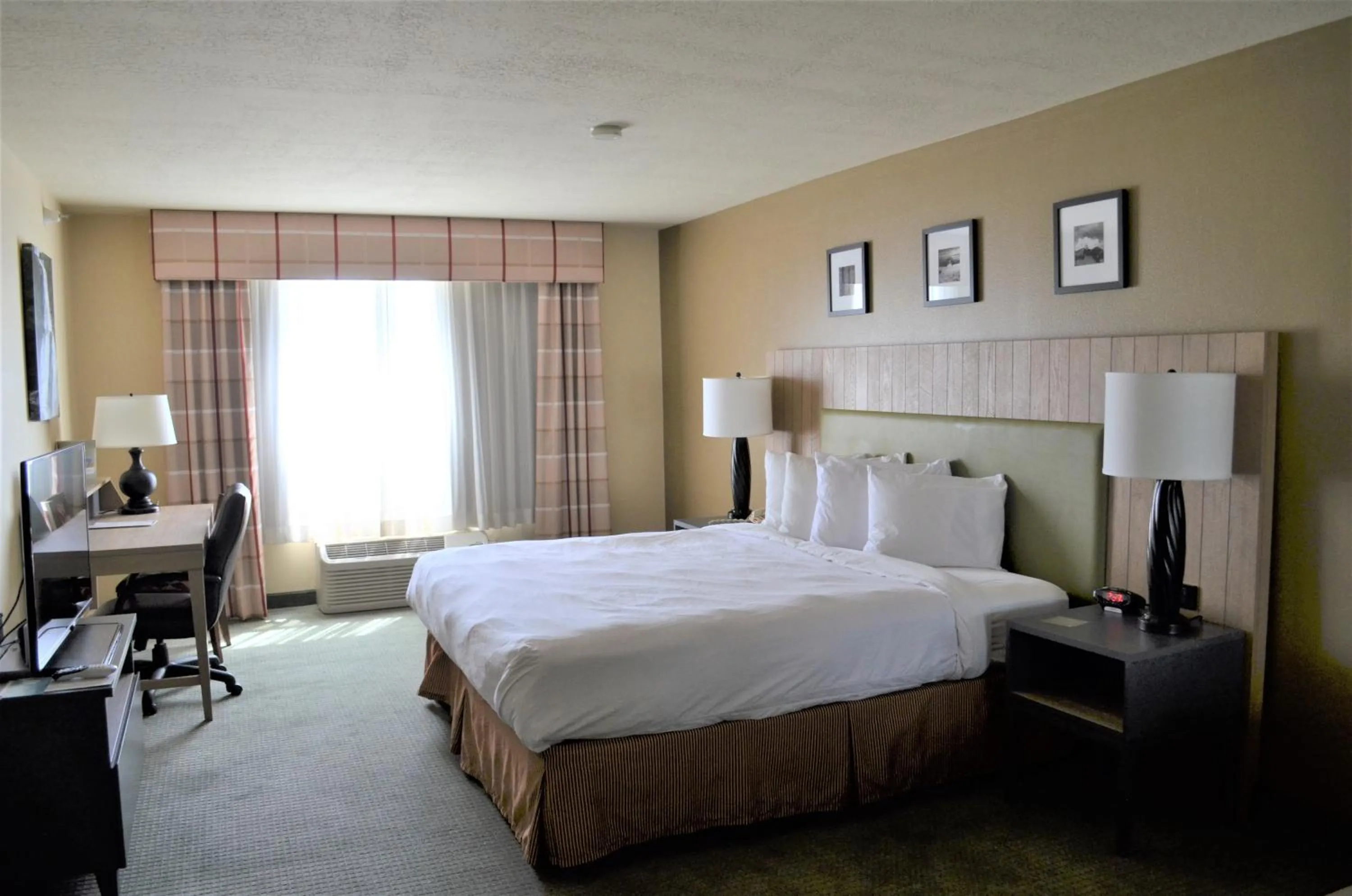 Bed in Country Inn & Suites by Radisson, West Valley City, UT
