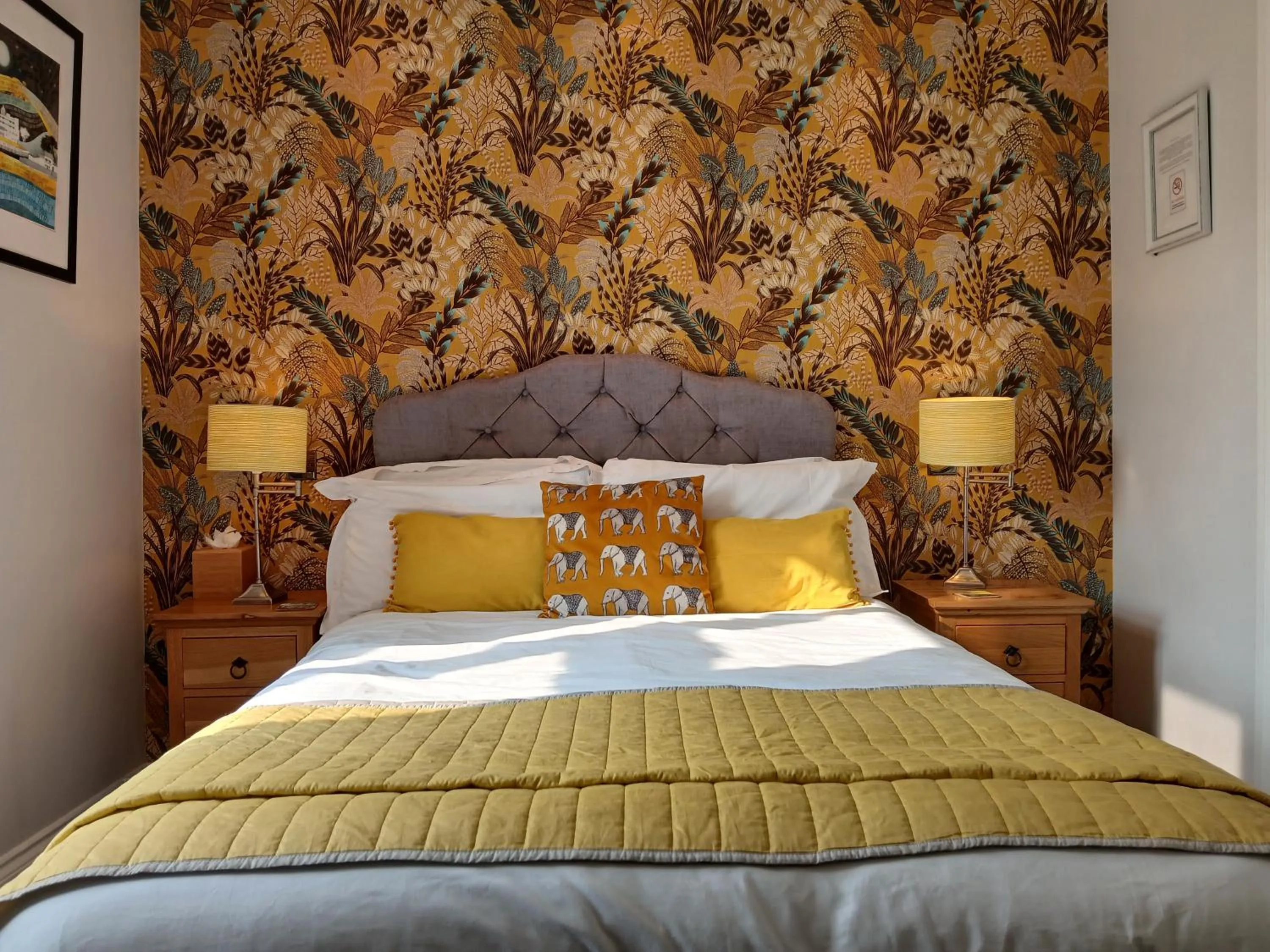 Bedroom, Bed in The Briarfields