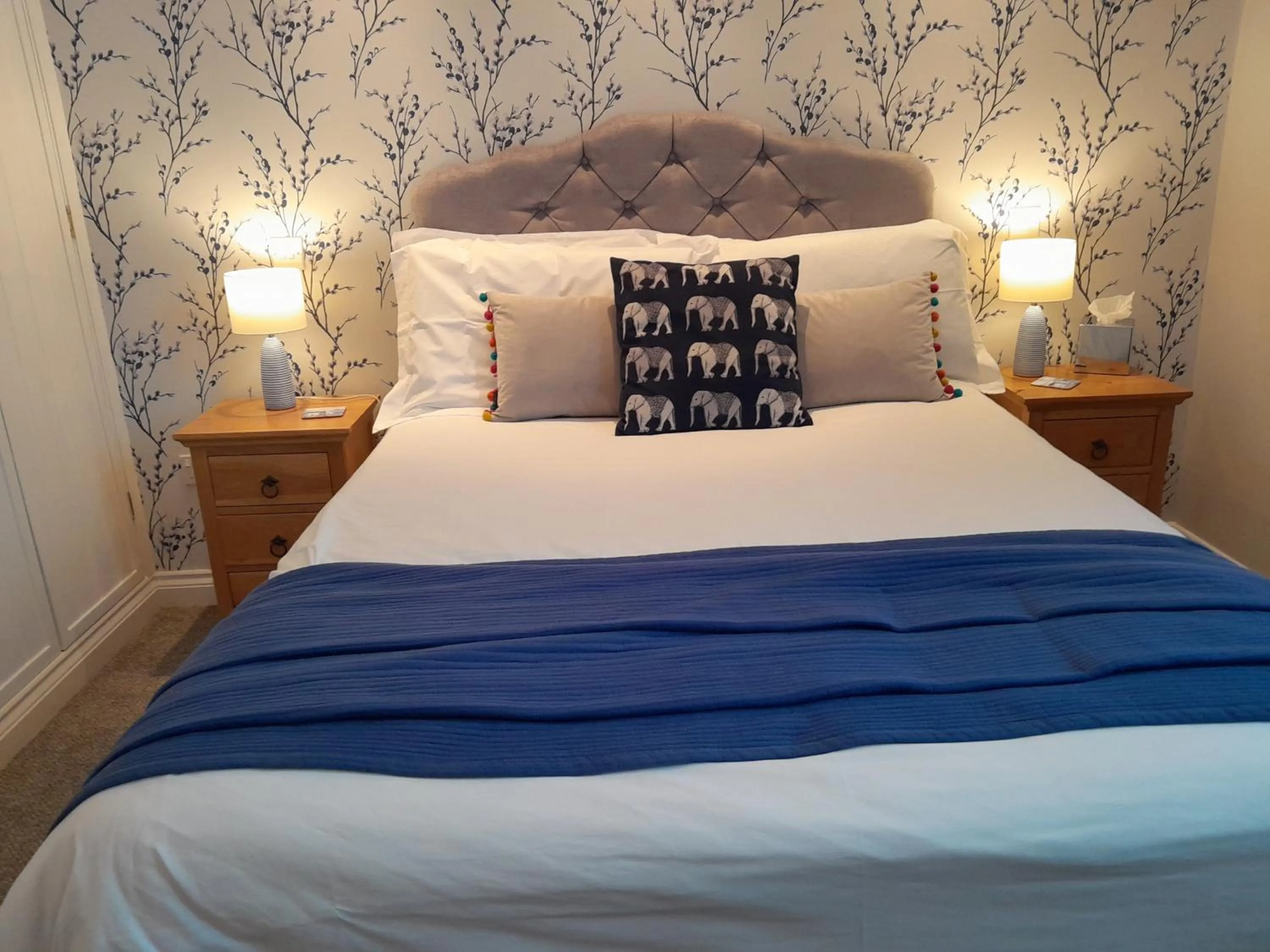 Bedroom, Bed in The Briarfields