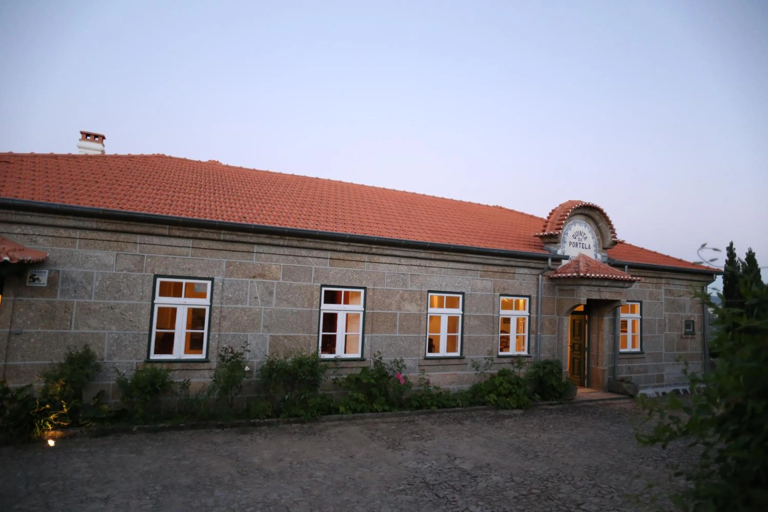 Quinta da Portela - Casa Visconde Arneiros - by RowdHouses