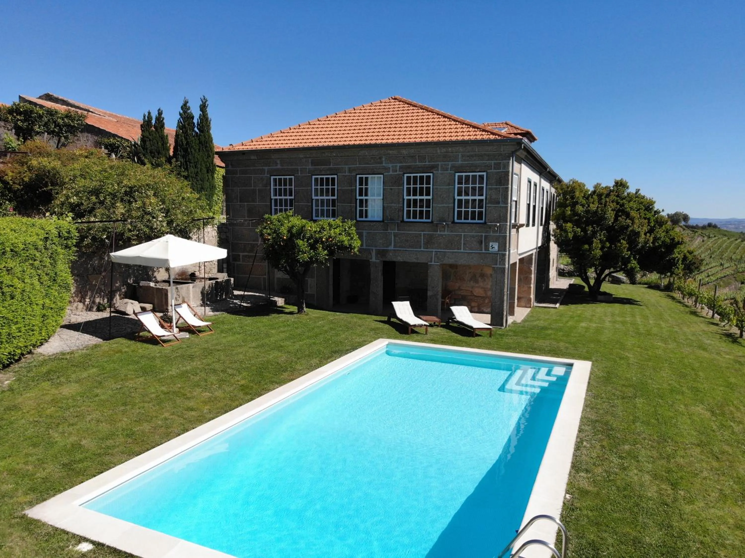 Swimming pool in Quinta da Portela - Casa Visconde Arneiros - by RowdHouses