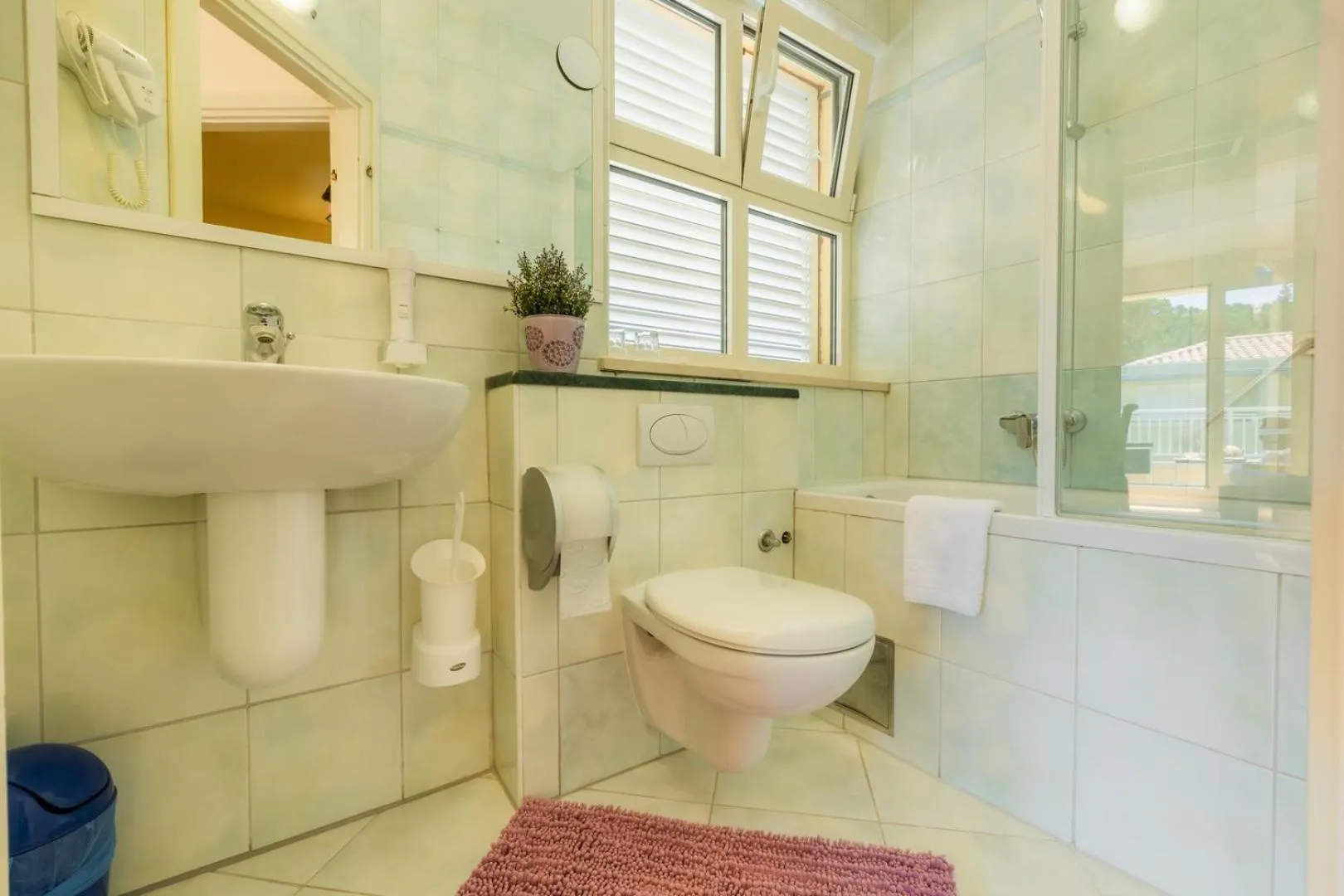 Toilet in Apartel Park Osejava