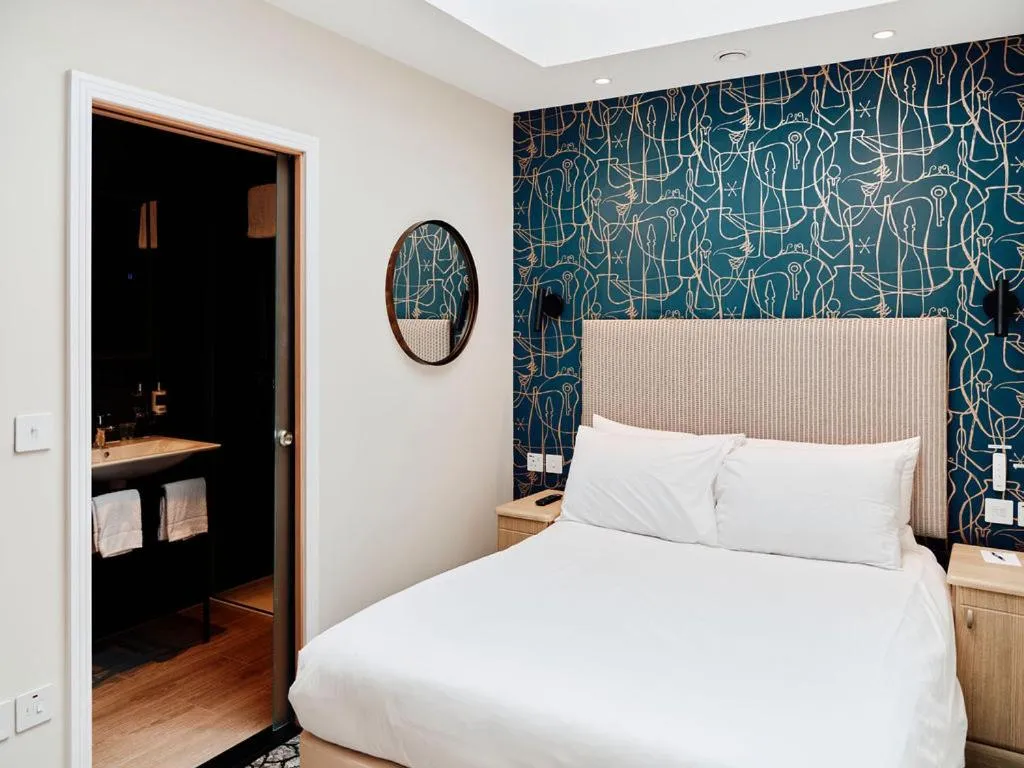 Bed in Hotel De Normandie