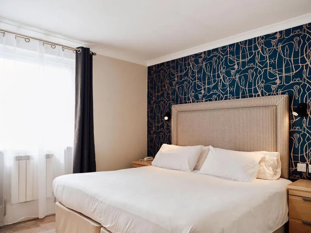 Bedroom, Bed in Hotel De Normandie