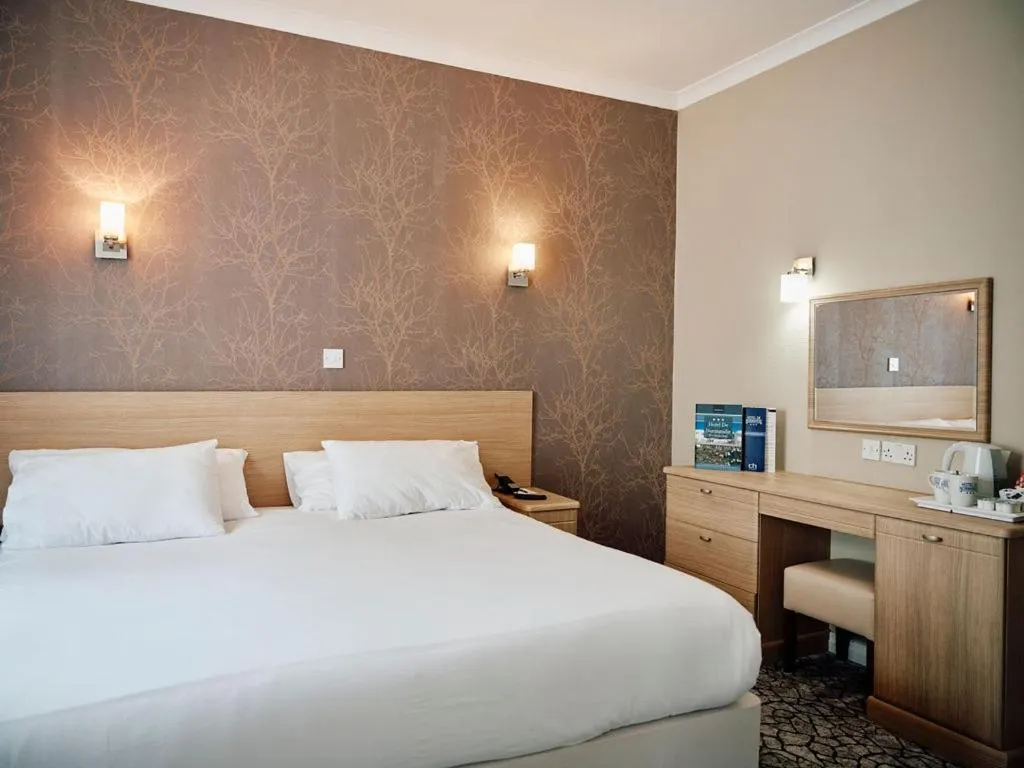 Bed in Hotel De Normandie