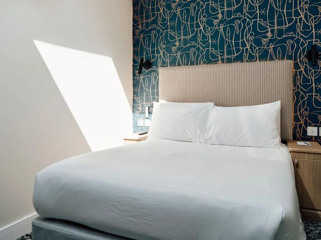 Bedroom, Bed in Hotel De Normandie