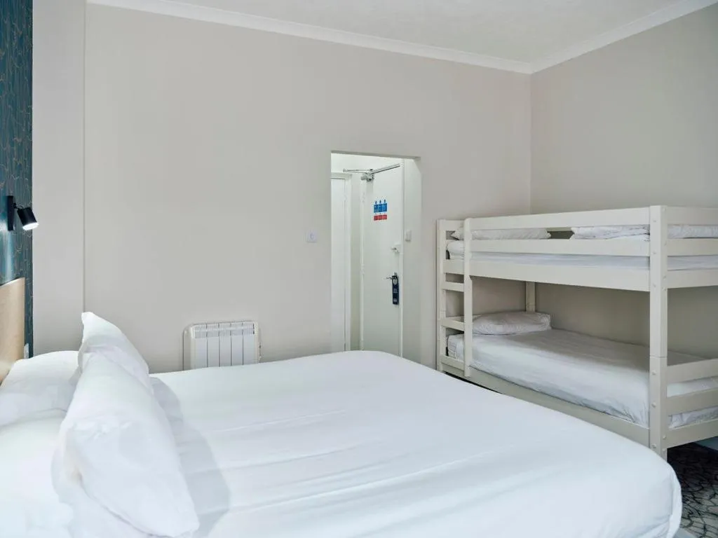 bunk bed, Bed in Hotel De Normandie