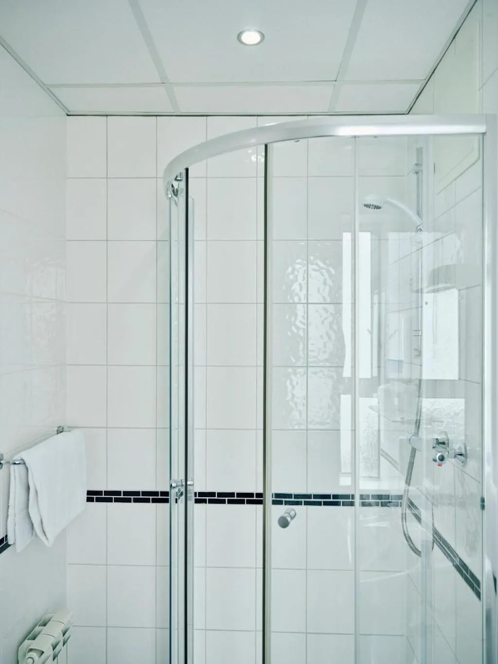 Shower in Hotel De Normandie