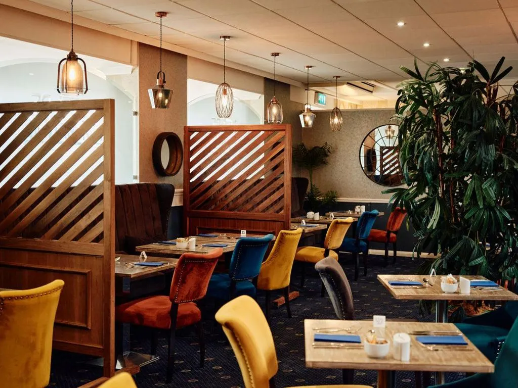 Restaurant/places to eat in Hotel De Normandie