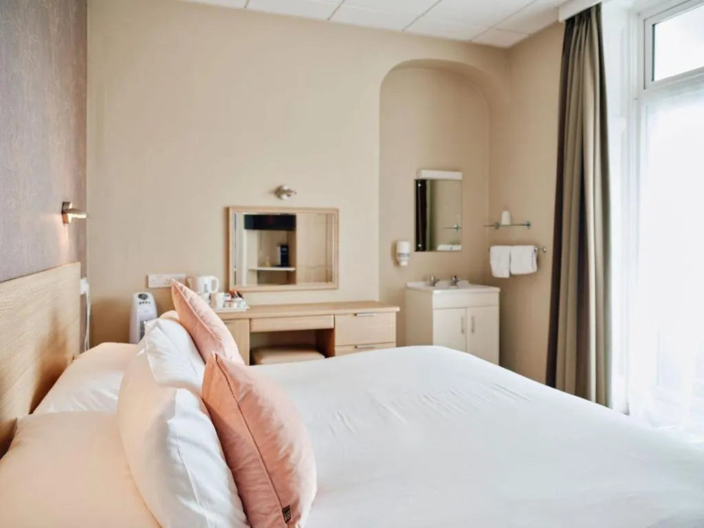 Bedroom, Bed in Hotel De Normandie