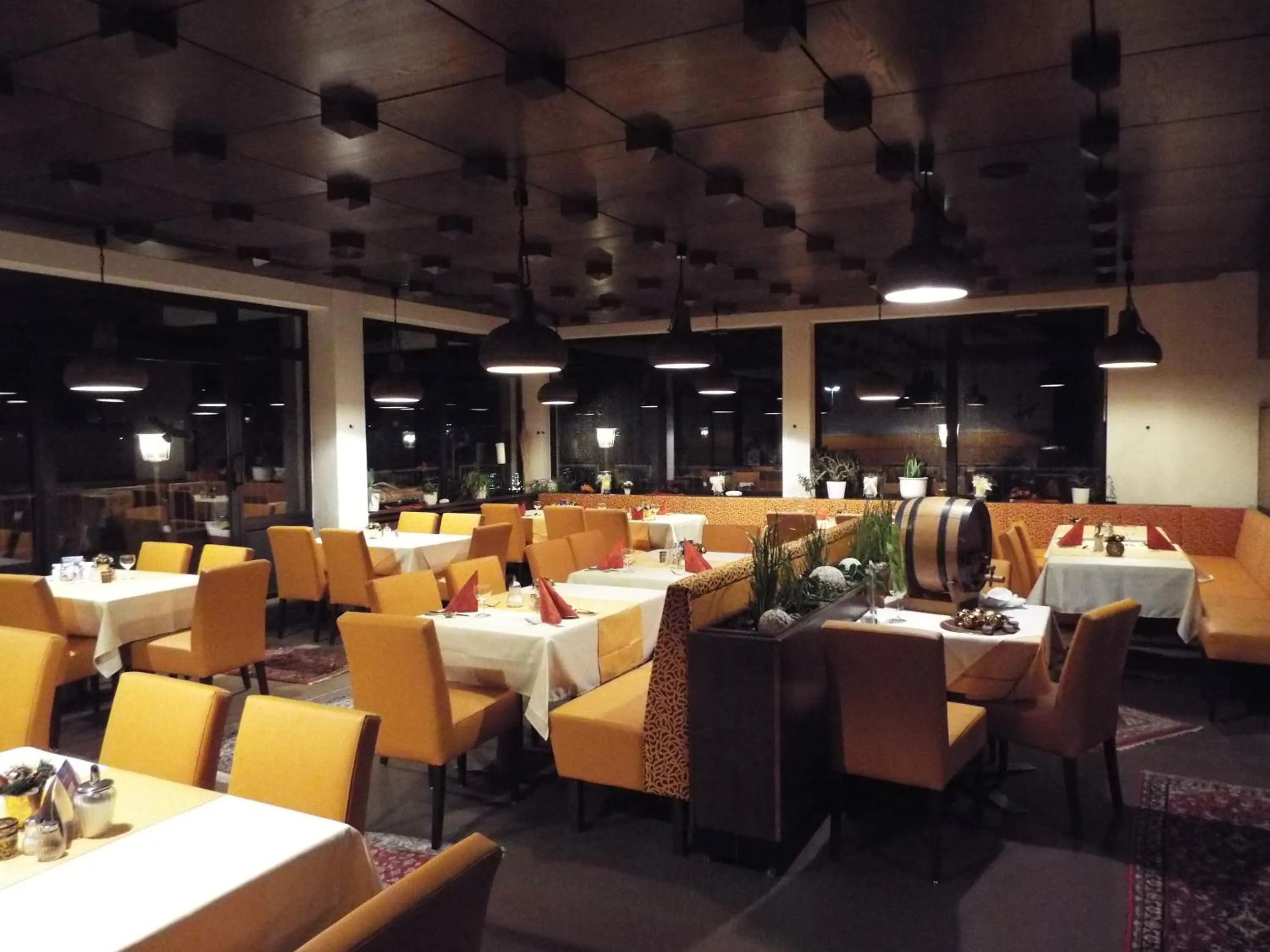 Restaurant/places to eat in Park-Hotel