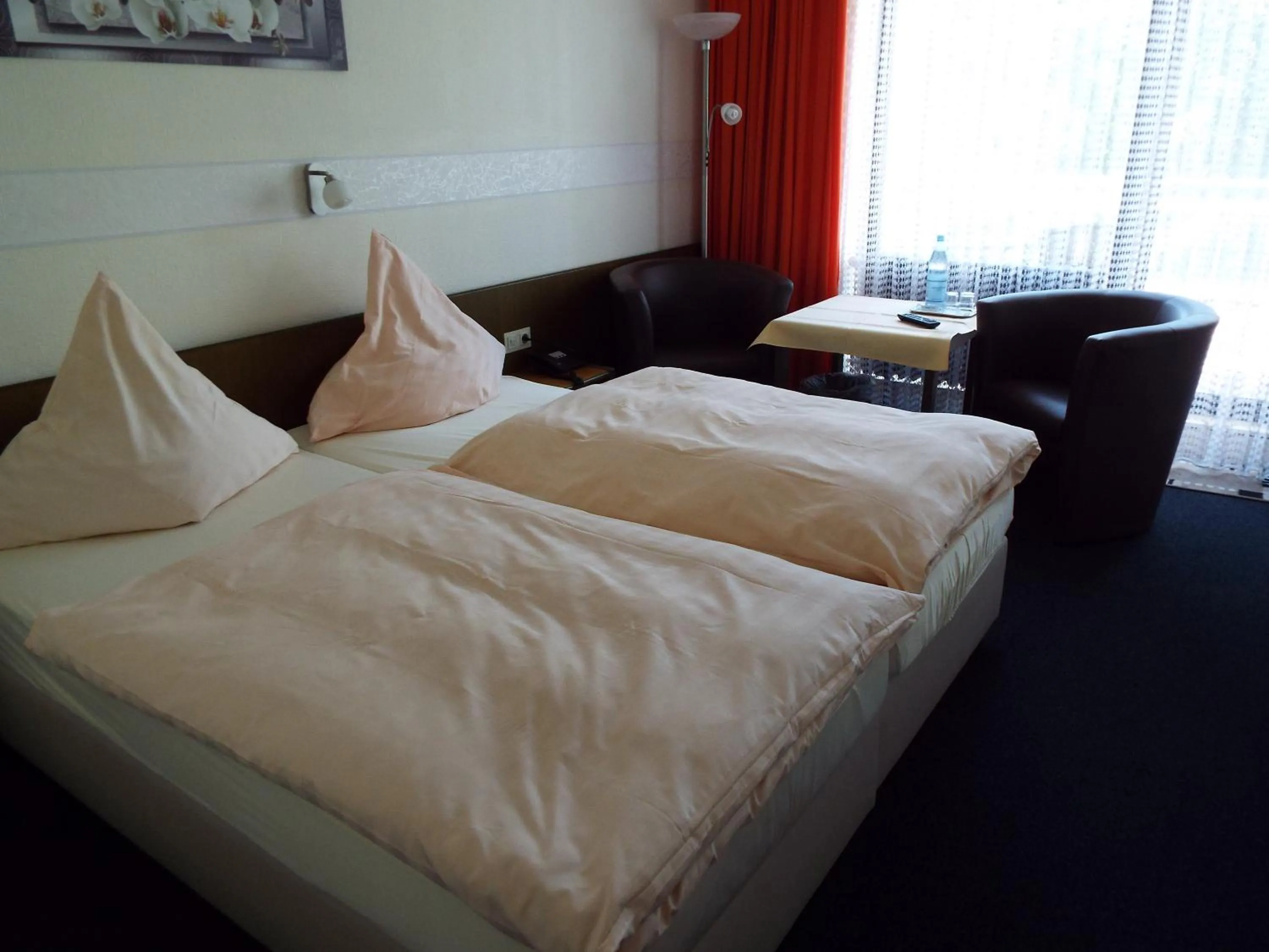 Photo of the whole room, Bed in Park-Hotel