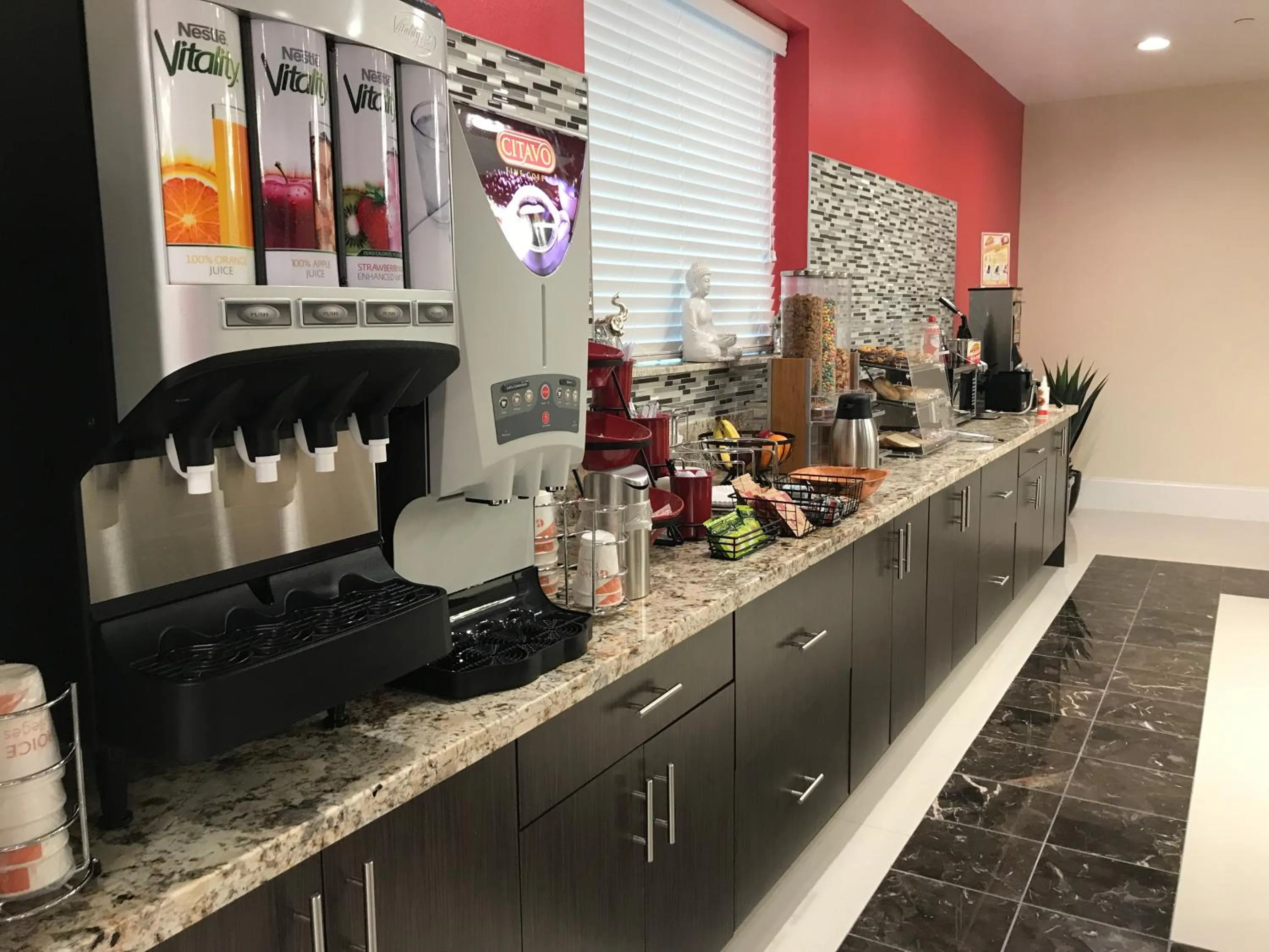 Food and drinks in Econo Lodge Inn & Suites Houston Willowbrook