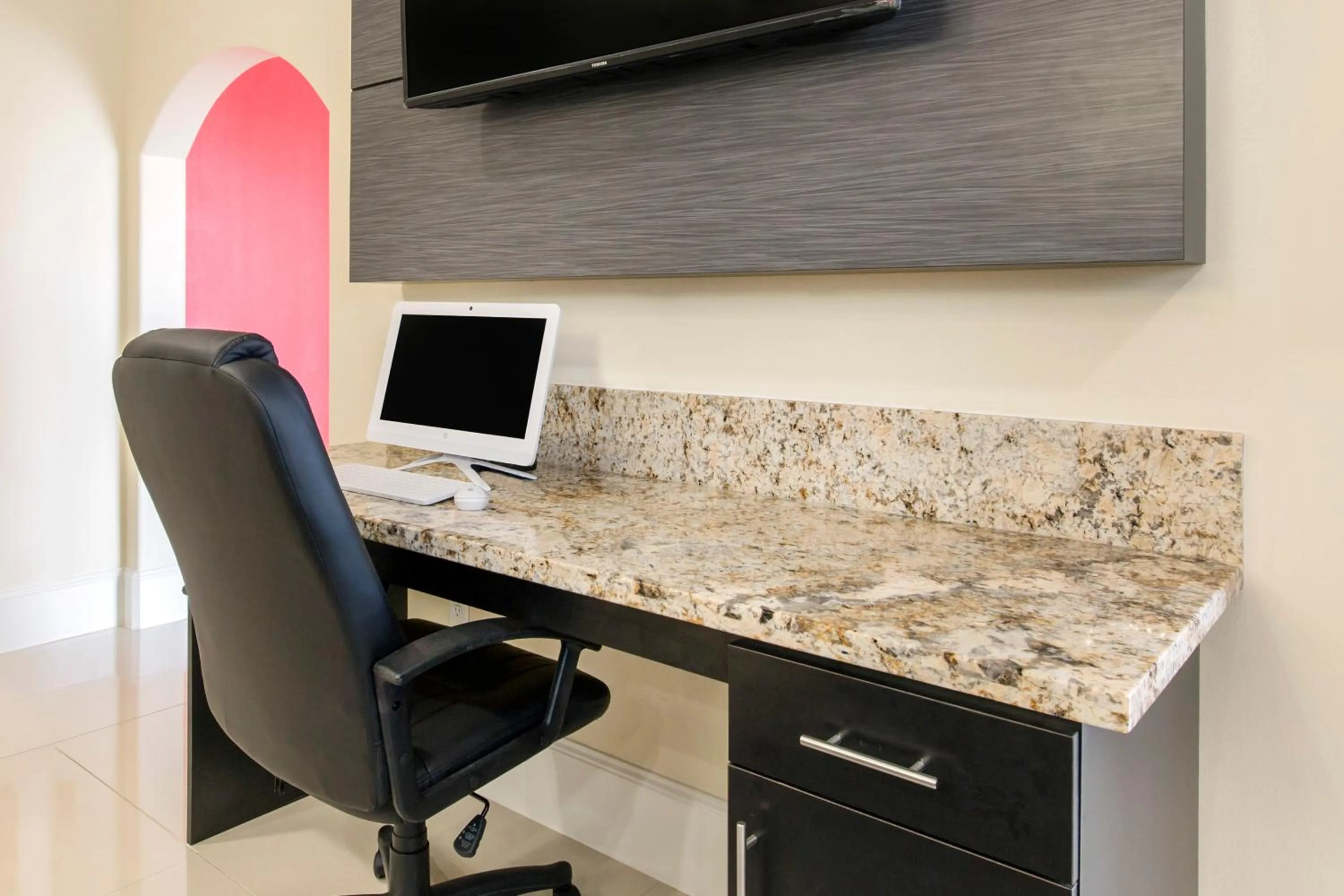 Business facilities in Econo Lodge Inn & Suites Houston Willowbrook