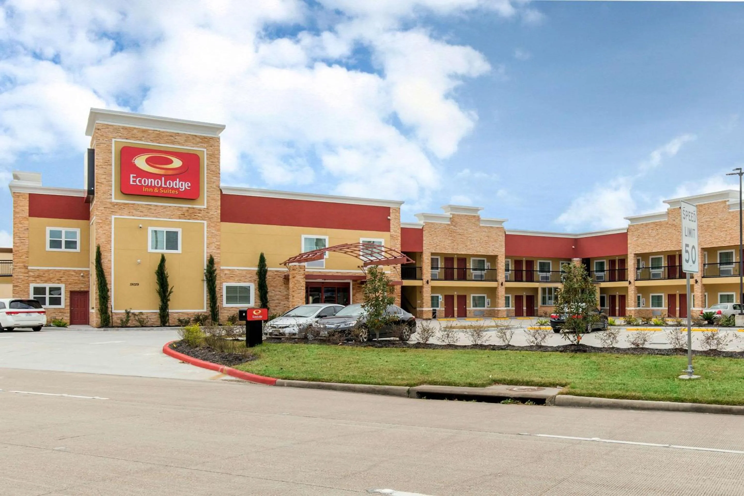 Property building in Econo Lodge Inn & Suites Houston Willowbrook