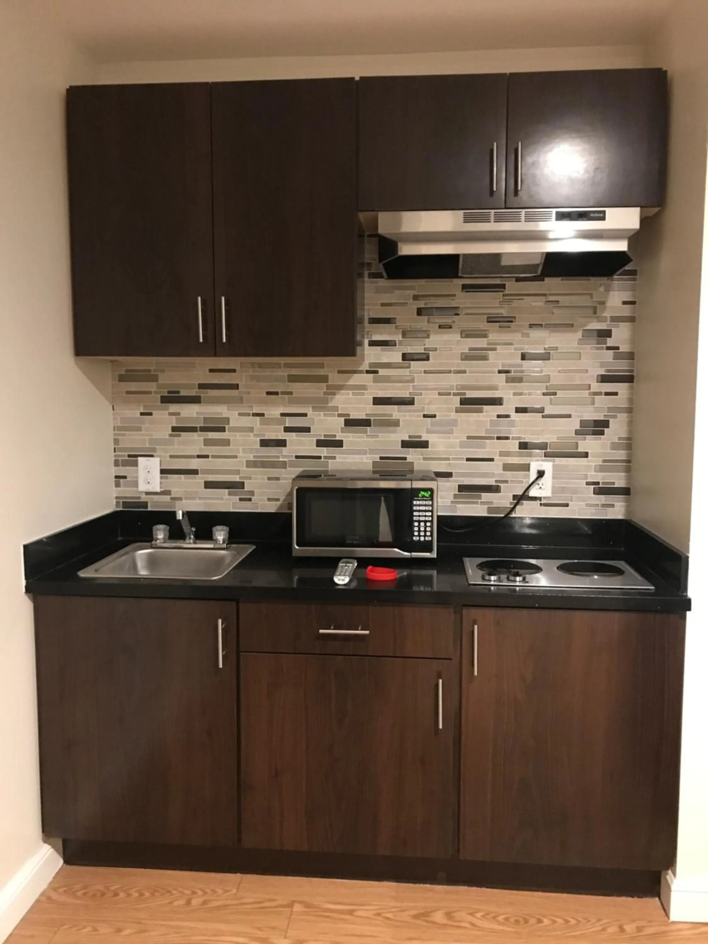 Kitchen or kitchenette in Econo Lodge Inn & Suites Houston Willowbrook