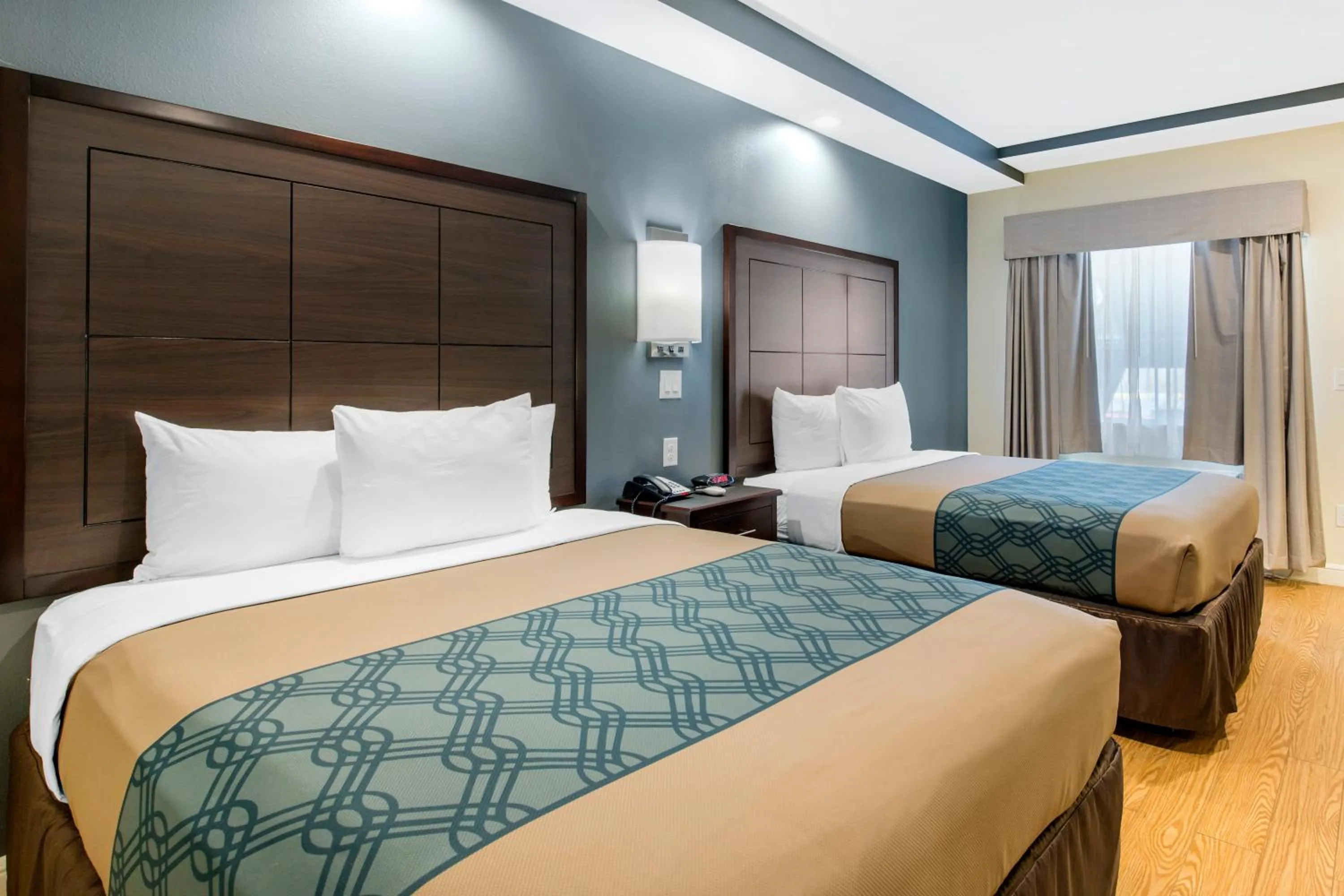 Bed in Econo Lodge Inn & Suites Houston Willowbrook