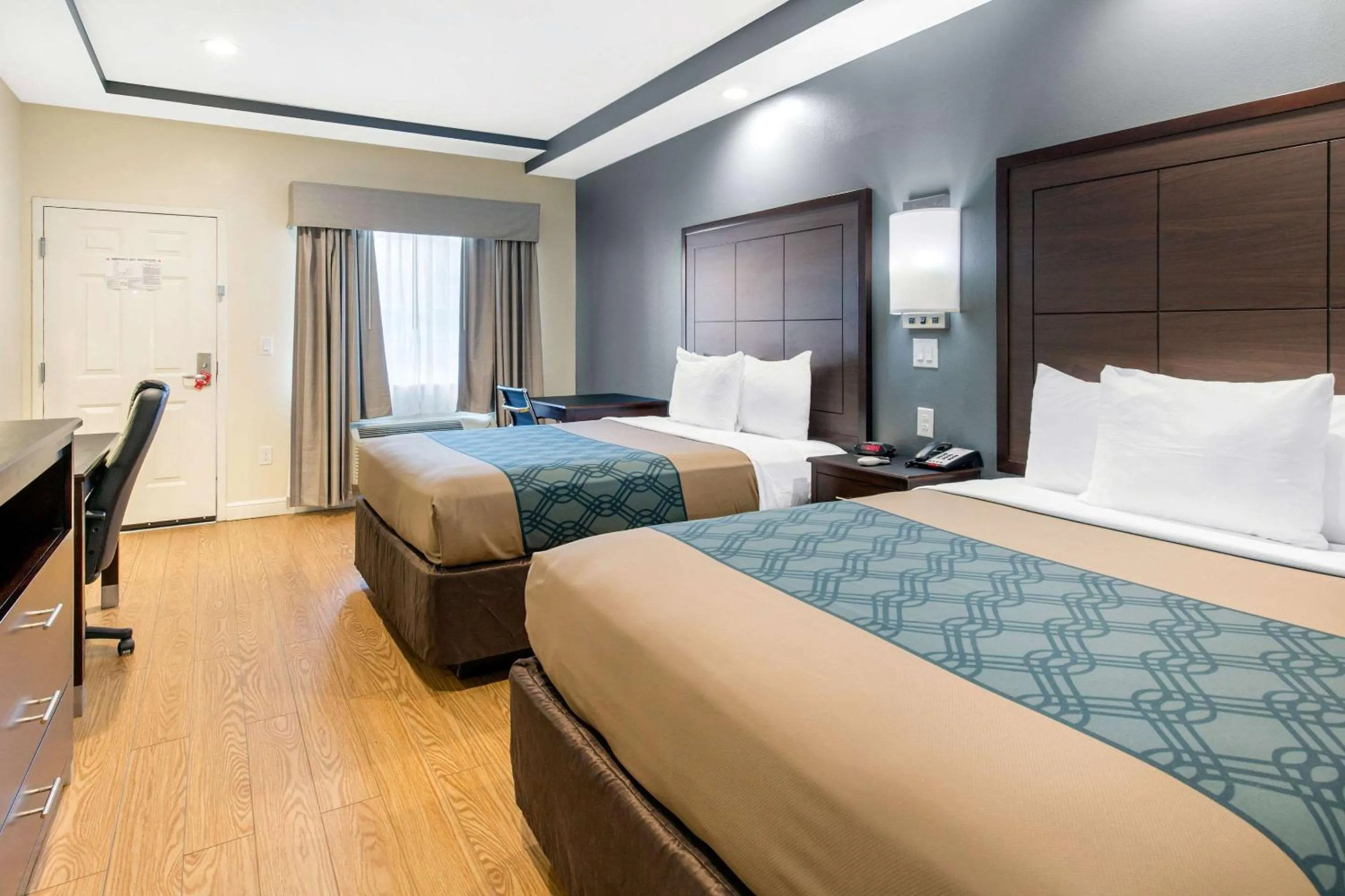 Bedroom, Bed in Econo Lodge Inn & Suites Houston Willowbrook