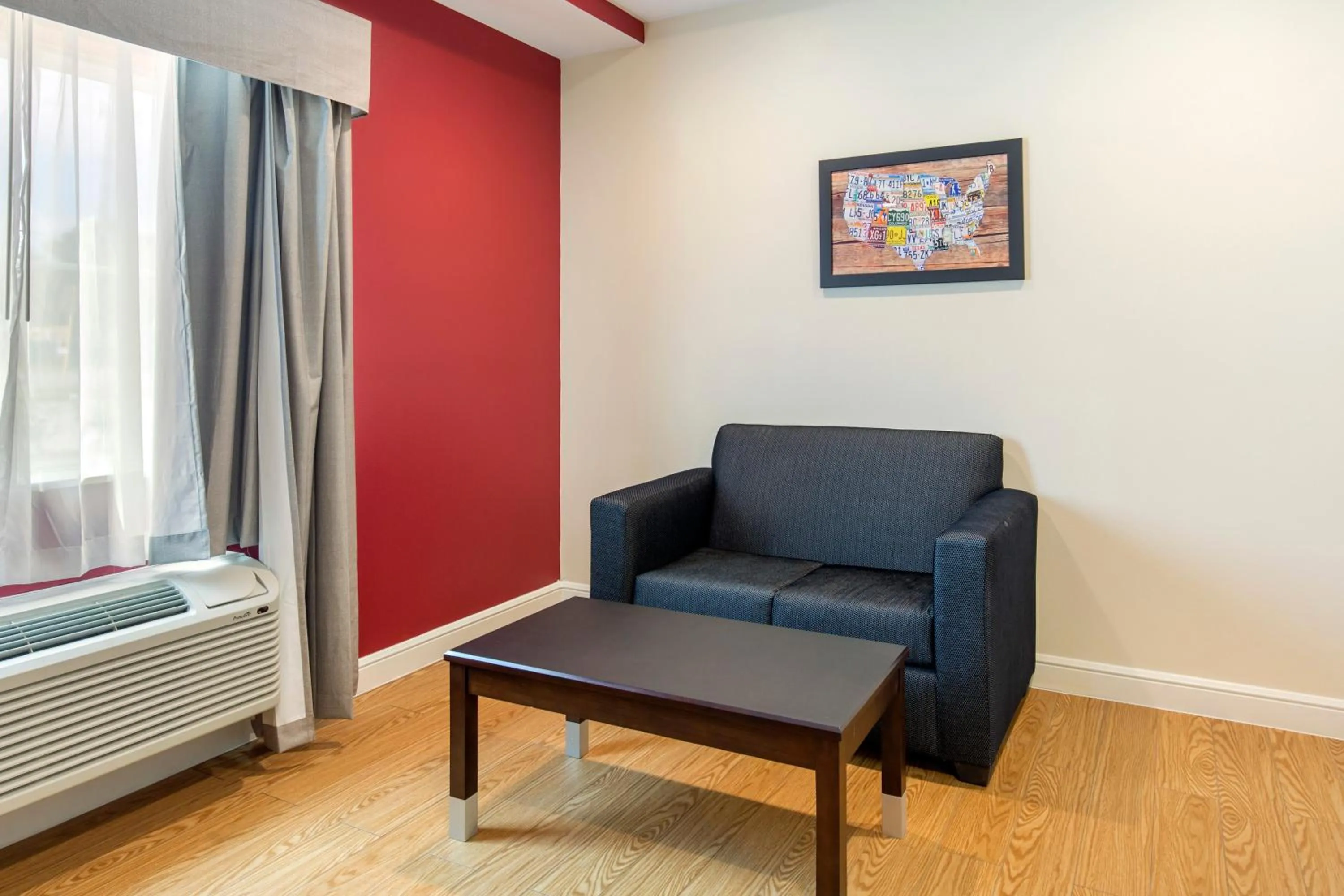 Seating area in Econo Lodge Inn & Suites Houston Willowbrook