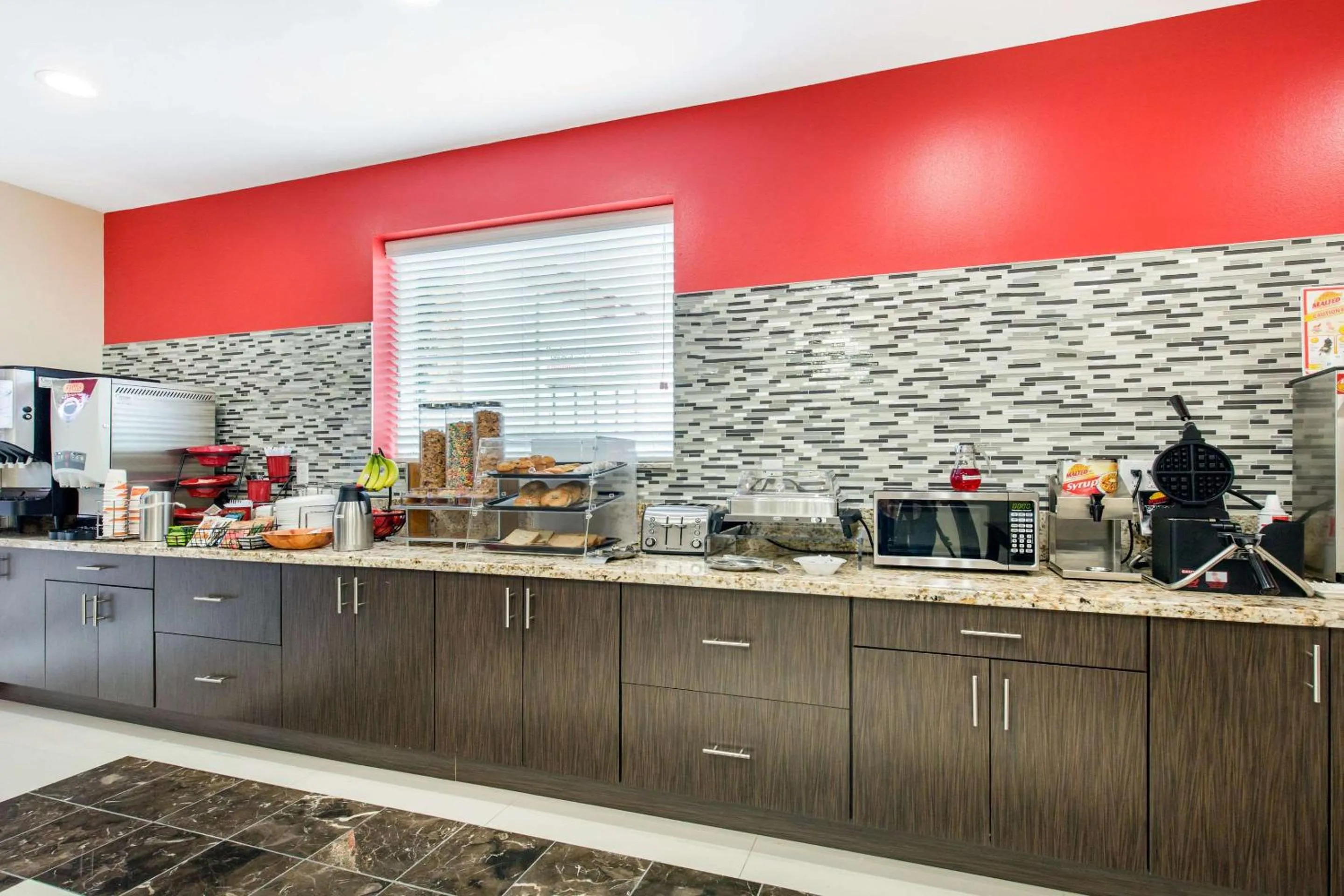 Breakfast in Econo Lodge Inn & Suites Houston Willowbrook