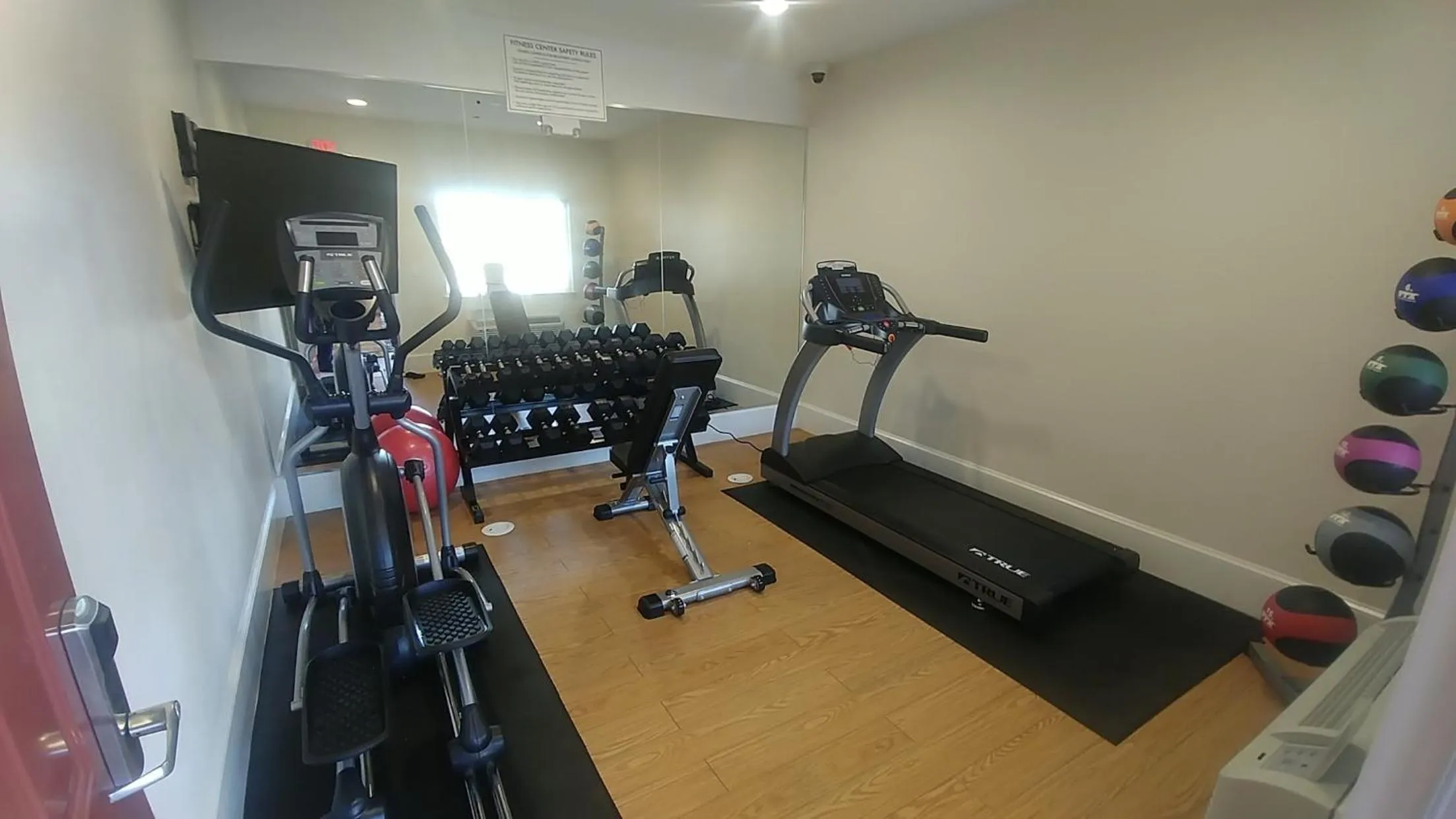 Fitness centre/facilities in Econo Lodge Inn & Suites Houston Willowbrook