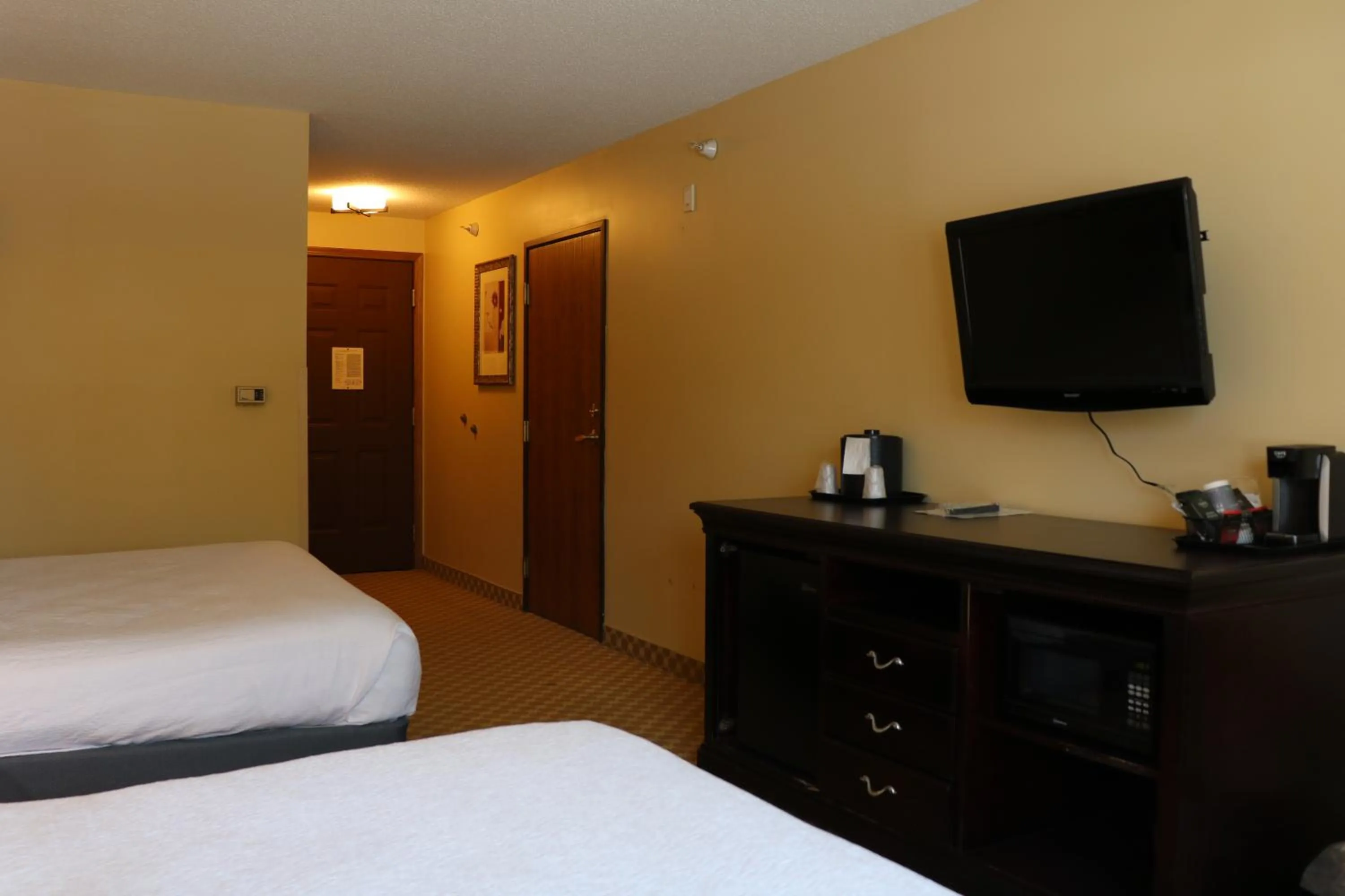 Bed in Country Inn & Suites by Radisson, Lincoln North Hotel and Conference Center, NE