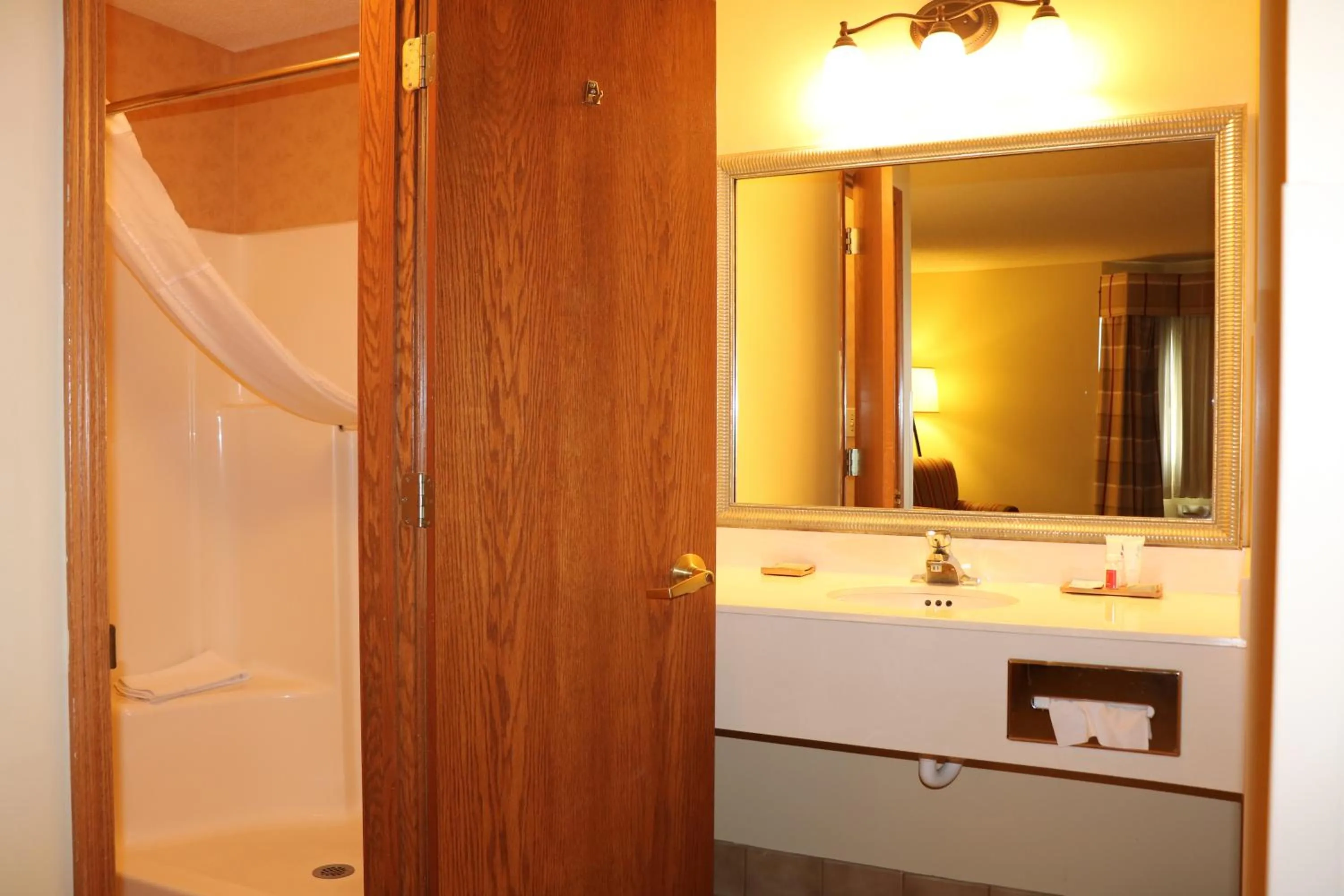 Shower in Country Inn & Suites by Radisson, Lincoln North Hotel and Conference Center, NE