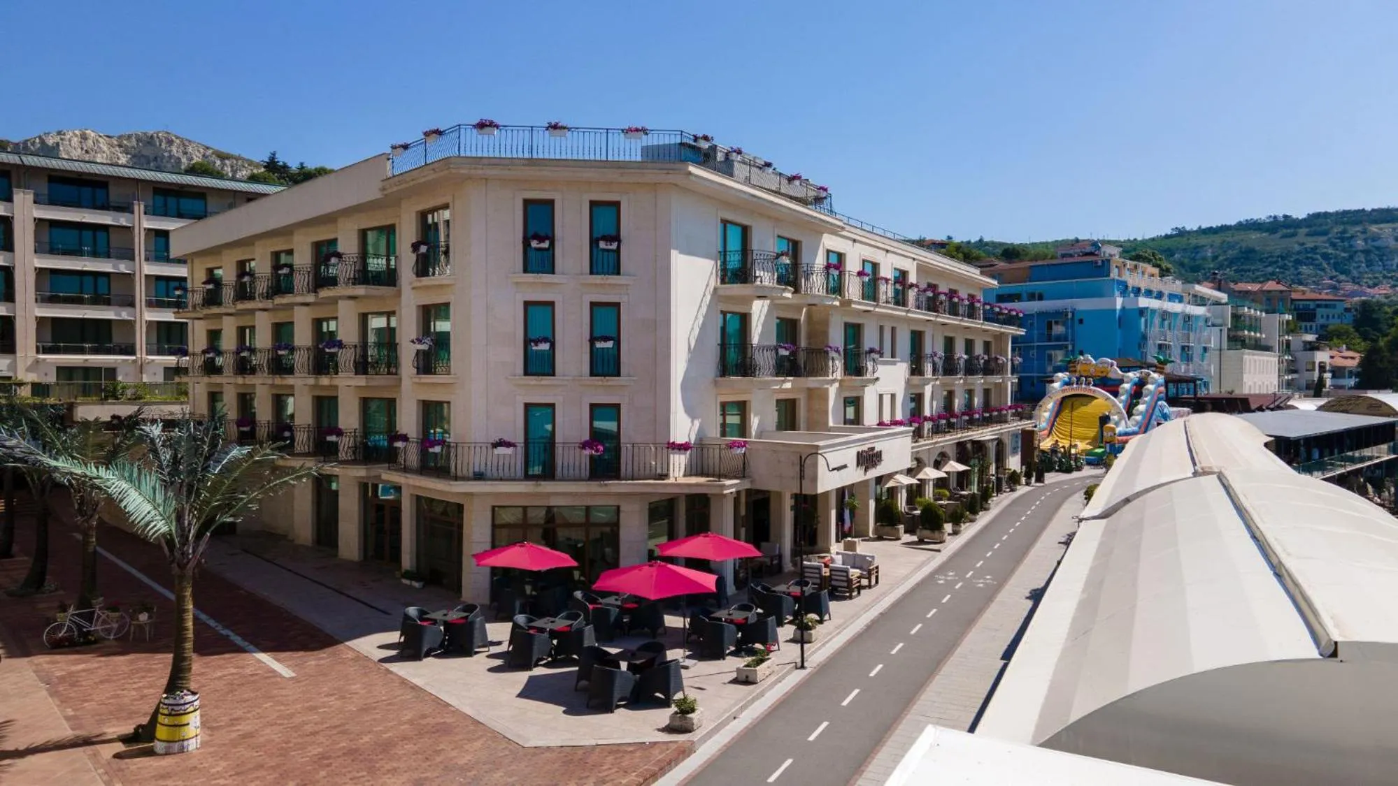 Property building in Hotel Mistral