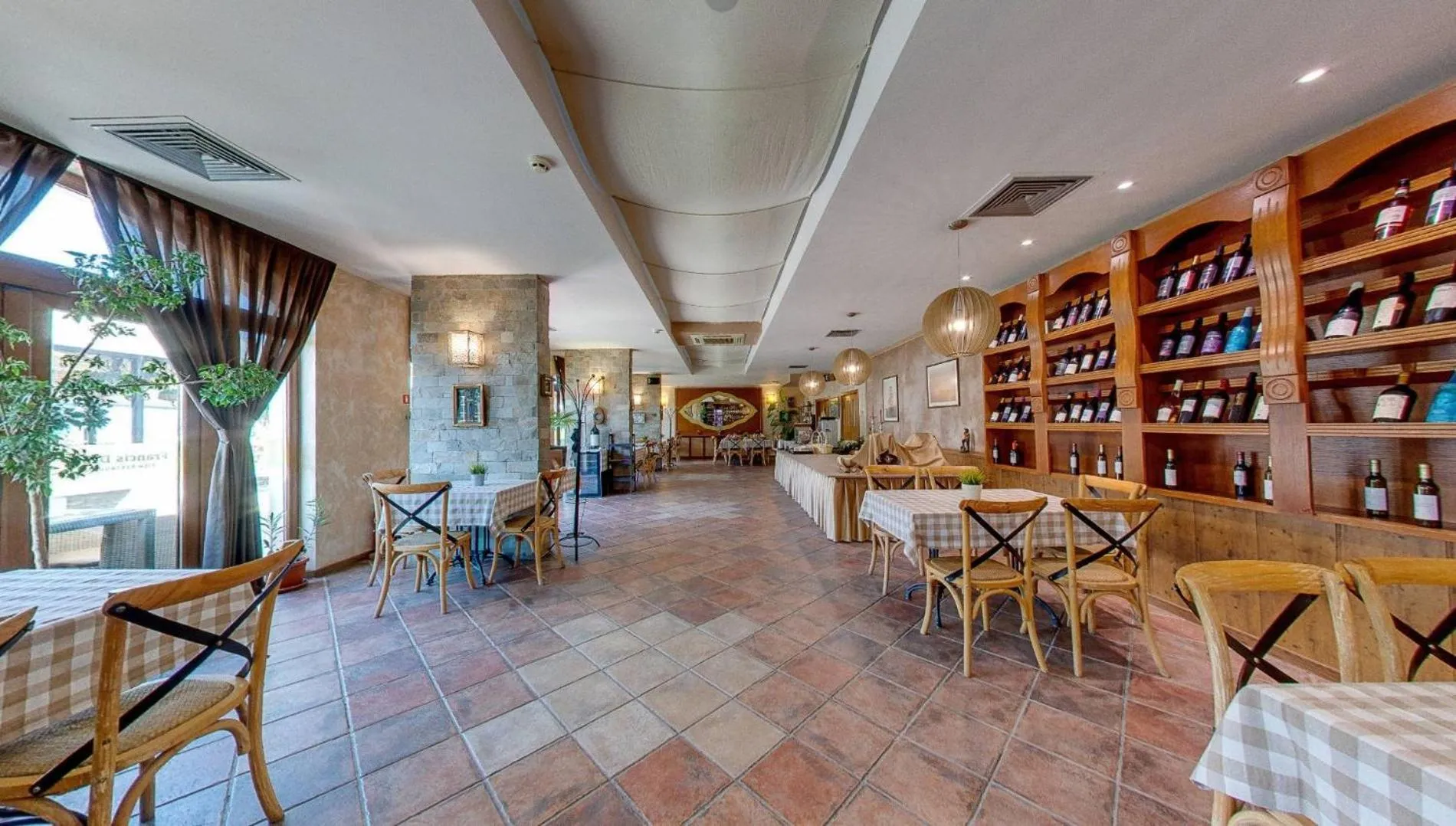 Restaurant/places to eat in Hotel Mistral