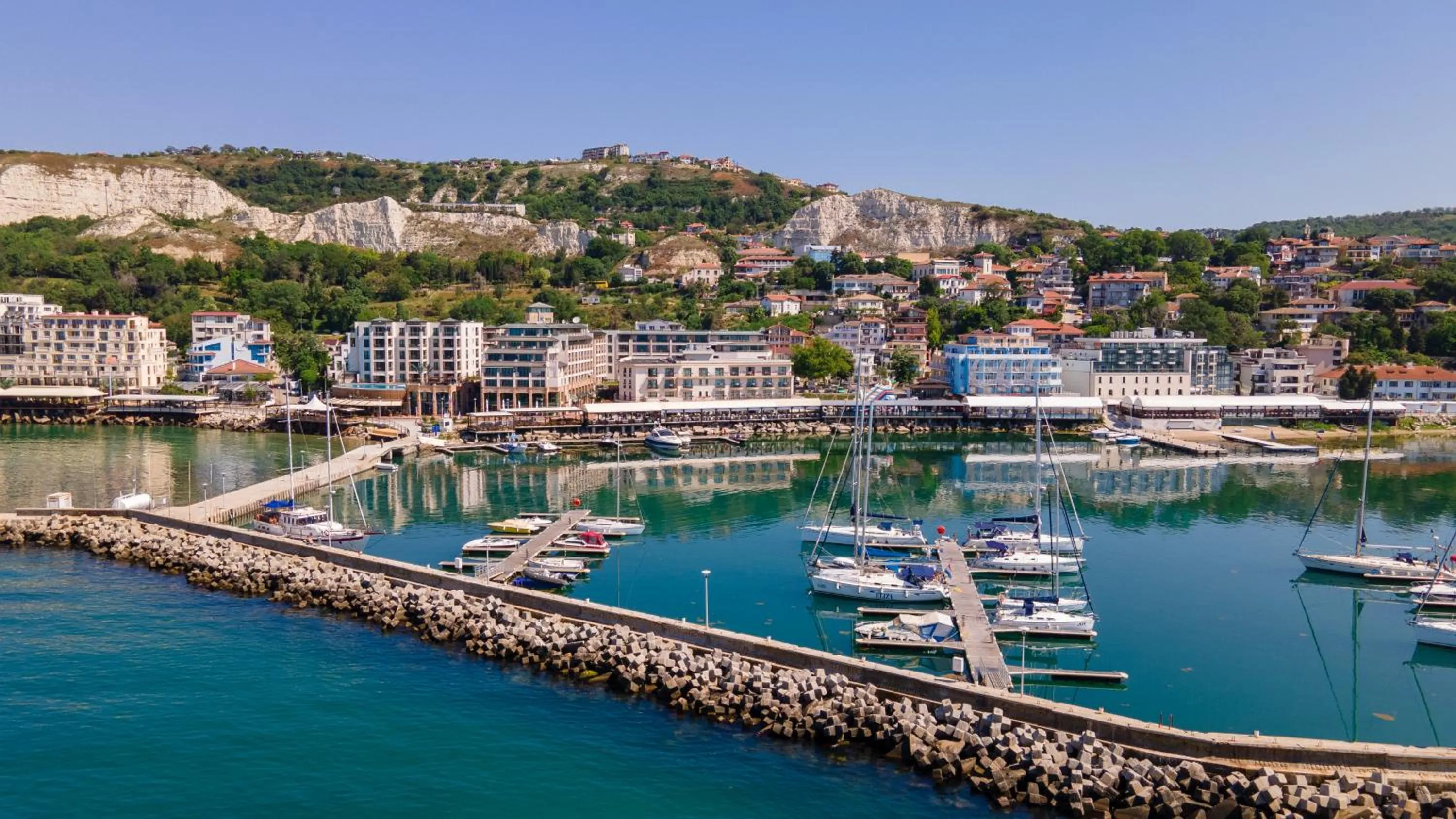 Property building in Hotel Mistral