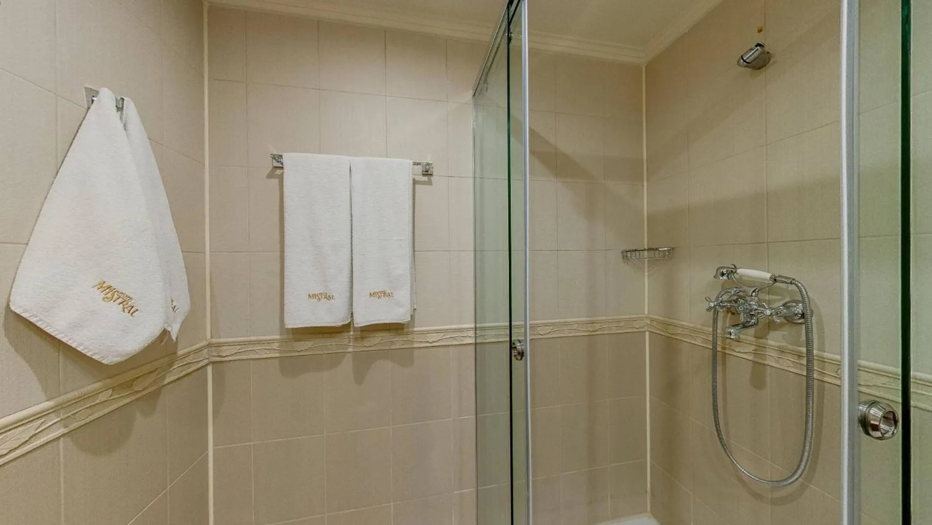 Bathroom in Hotel Mistral