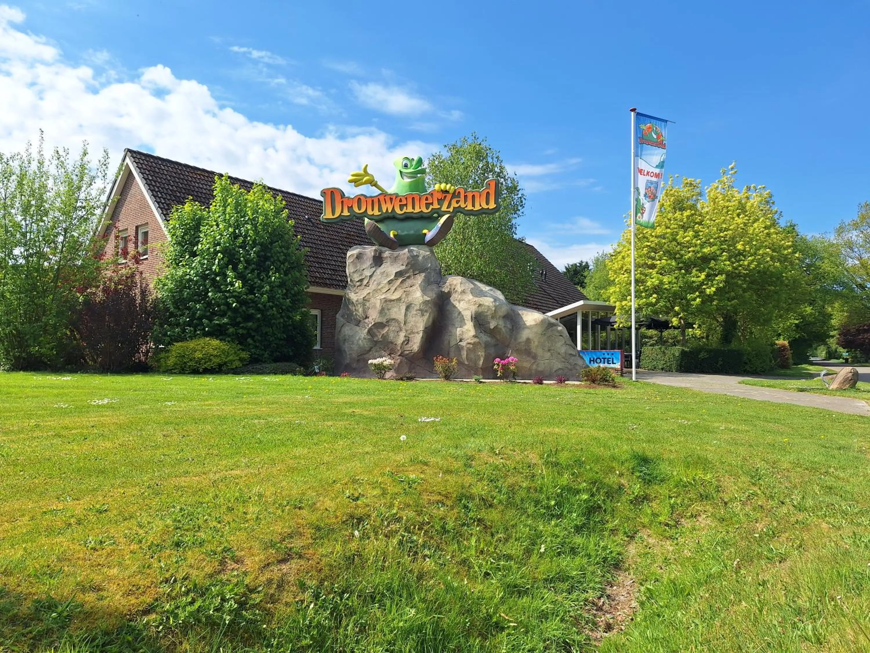 Property building in Drouwenerzand Hotel