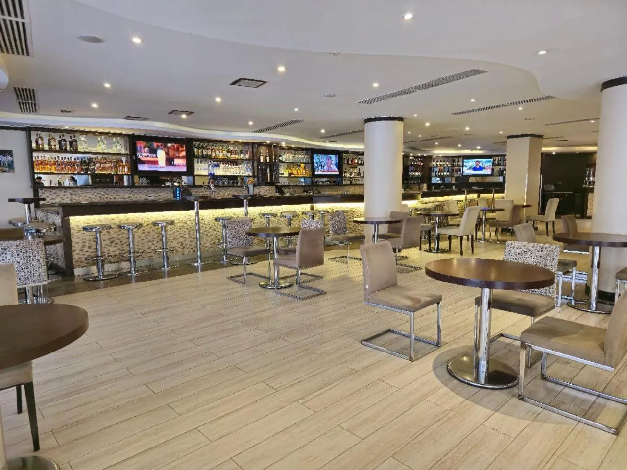 Lounge or bar in Best Western Plus Addis Ababa