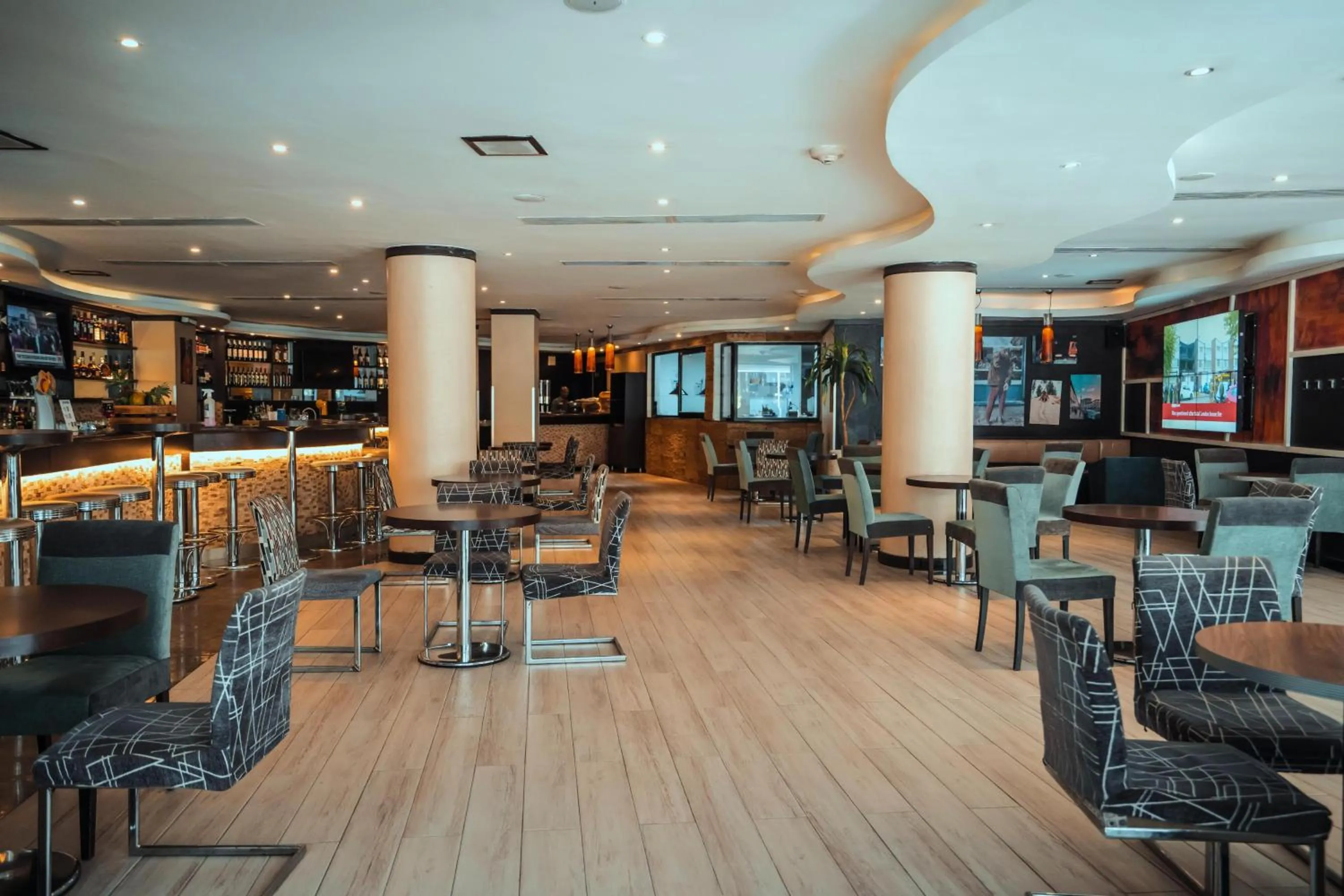 Lounge or bar in Best Western Plus Addis Ababa