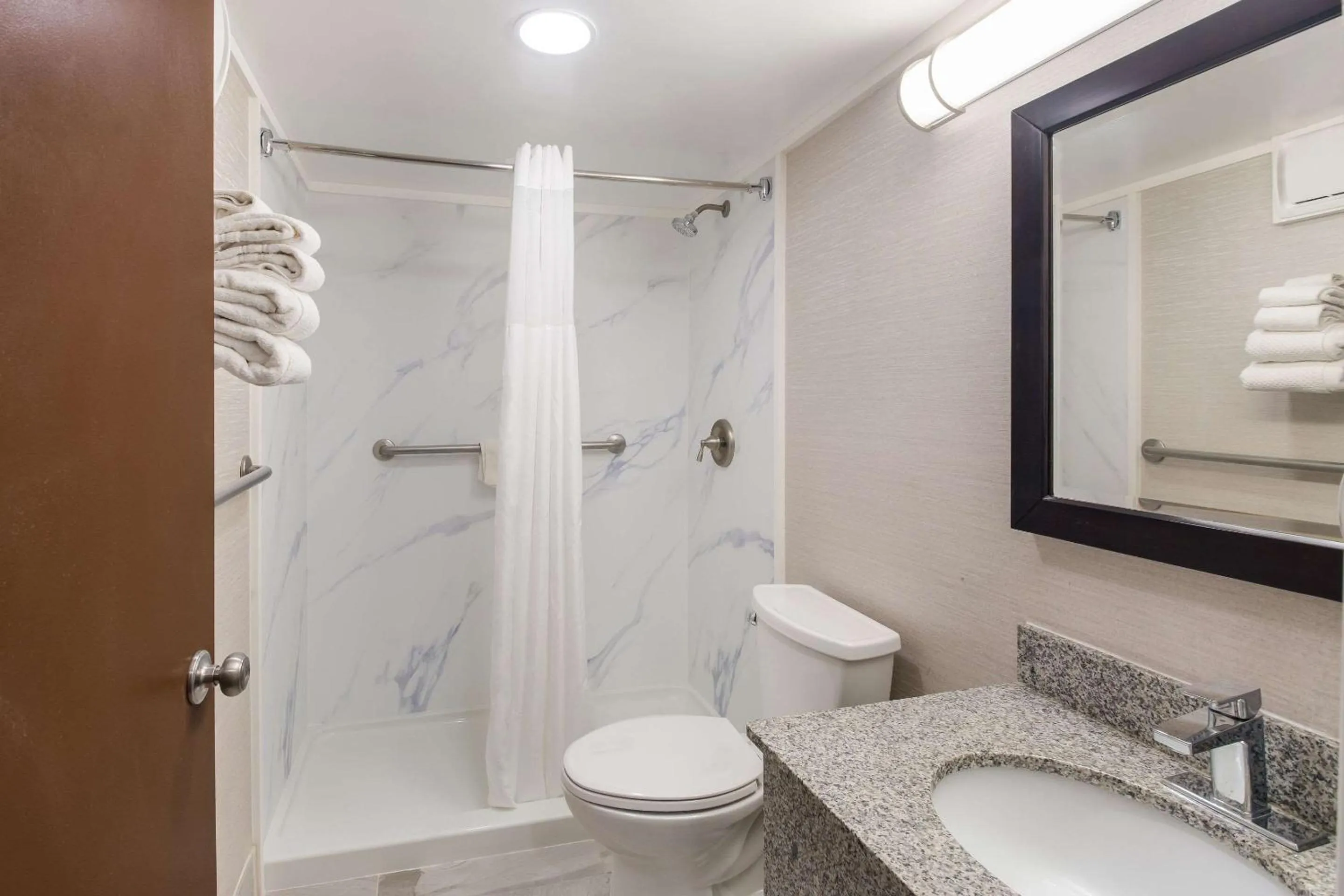 Bathroom in Quality Inn