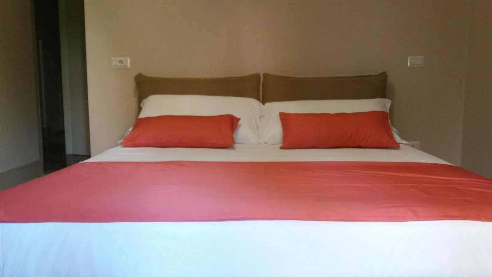 Photo of the whole room, Bed in Casa Isabela luxury rooms