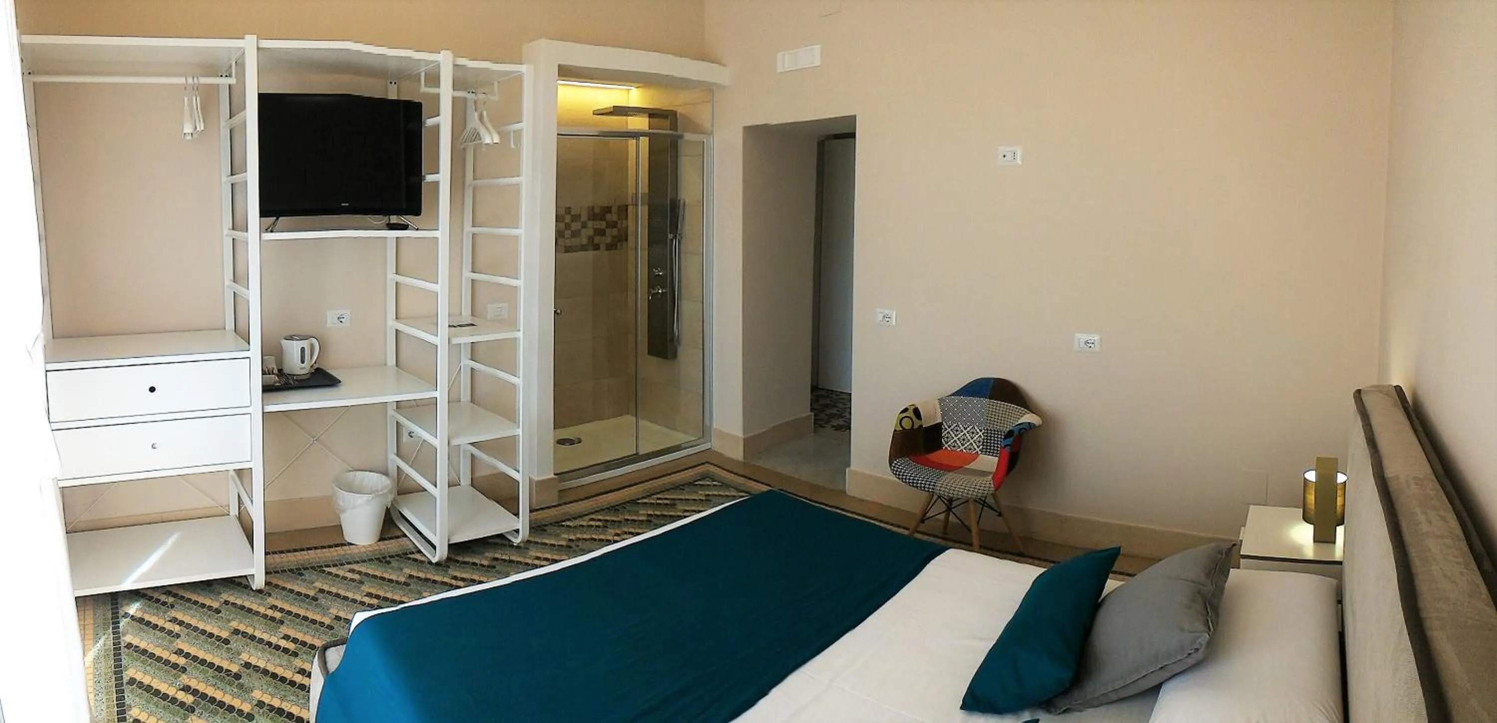 Photo of the whole room, Bed in Casa Isabela luxury rooms